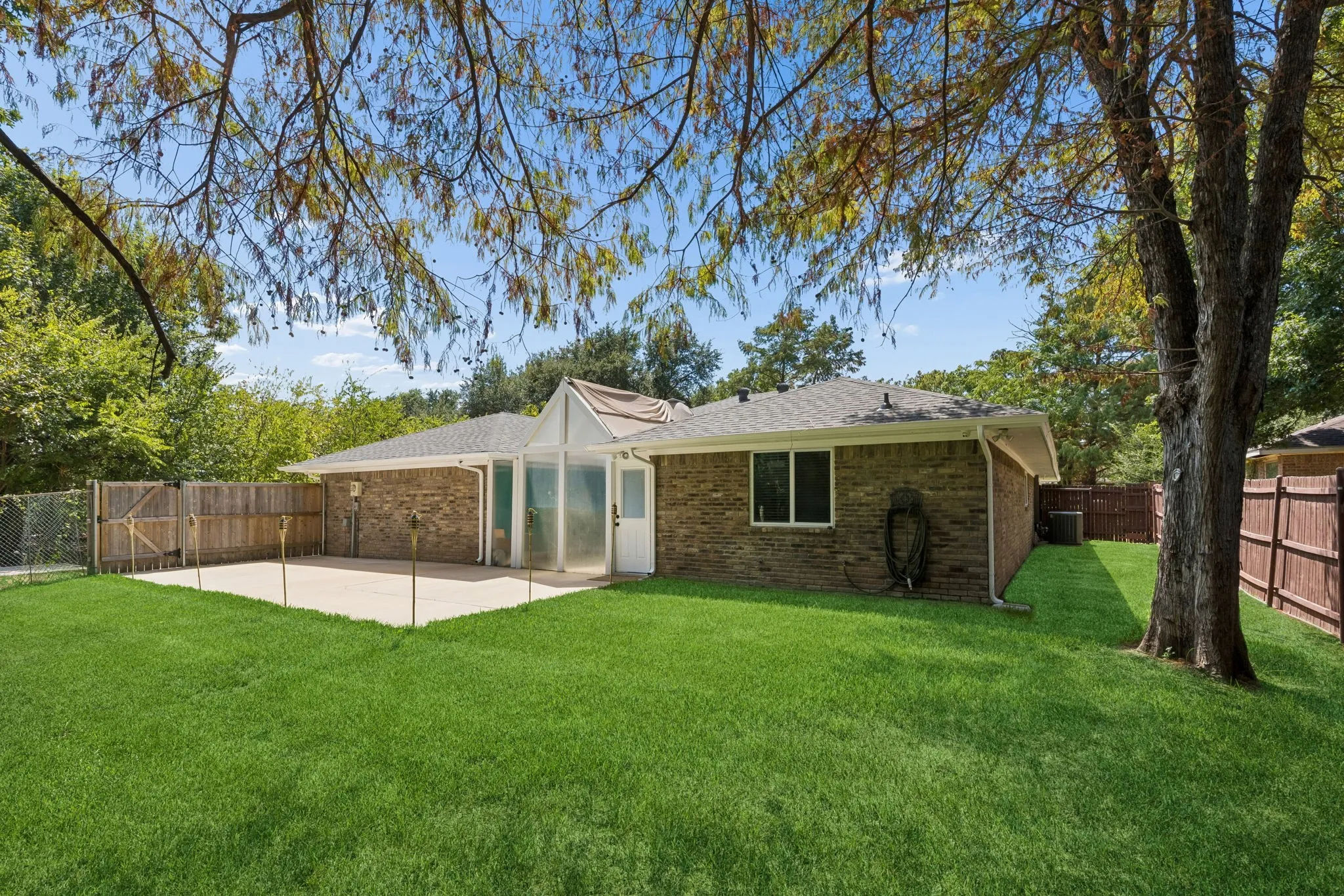 Single Family Residence For Sale in Dallas County , 4814 San Gabriel Drive, Garland, Texas 75043, 4 Bedroom, 2 Bathroom, 2 Garage spaces, 2,204 Sqft, built in 1979, mls#21383107, Real Estate Agent in Garland, Homes For Sale in Dallas county, Homes For Sale in Garland, Realtor in Garland Texas, Real Estate Brokerage Independent Realty Texas, Luminita Cordes Realtor