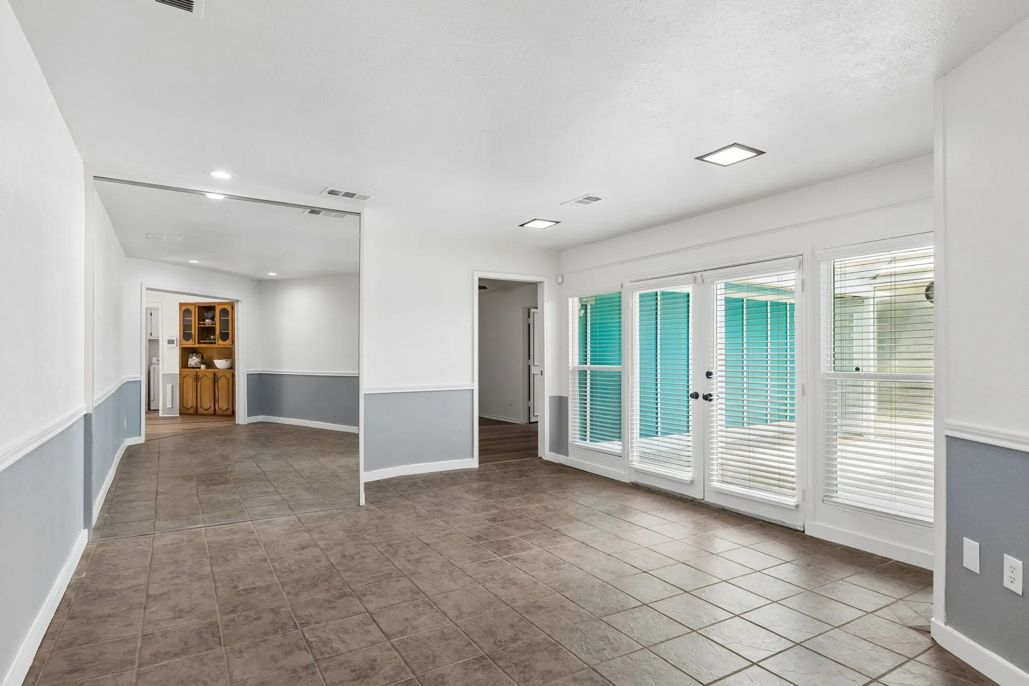 Single Family Residence For Sale in Dallas County , 4814 San Gabriel Drive, Garland, Texas 75043, 4 Bedroom, 2 Bathroom, 2 Garage spaces, 2,204 Sqft, built in 1979, mls#21383107, Real Estate Agent in Garland, Homes For Sale in Dallas county, Homes For Sale in Garland, Realtor in Garland Texas, Real Estate Brokerage Independent Realty Texas, Luminita Cordes Realtor