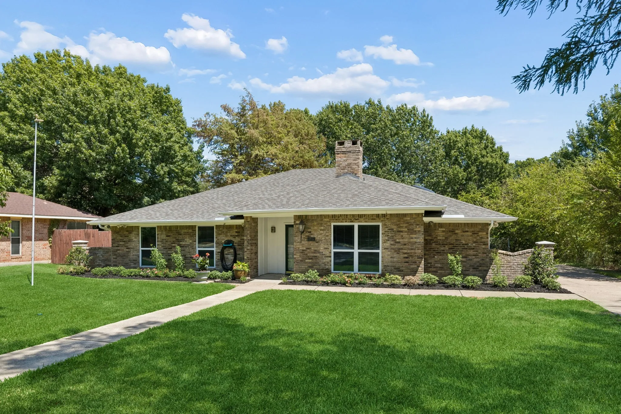 Single Family Residence For Sale in Dallas County , 4814 San Gabriel Drive, Garland, Texas 75043, 4 Bedroom, 2 Bathroom, 2 Garage spaces, 2,204 Sqft, built in 1979, mls#21383107, Real Estate Agent in Garland, Homes For Sale in Dallas county, Homes For Sale in Garland, Realtor in Garland Texas, Real Estate Brokerage Independent Realty Texas, Luminita Cordes Realtor
