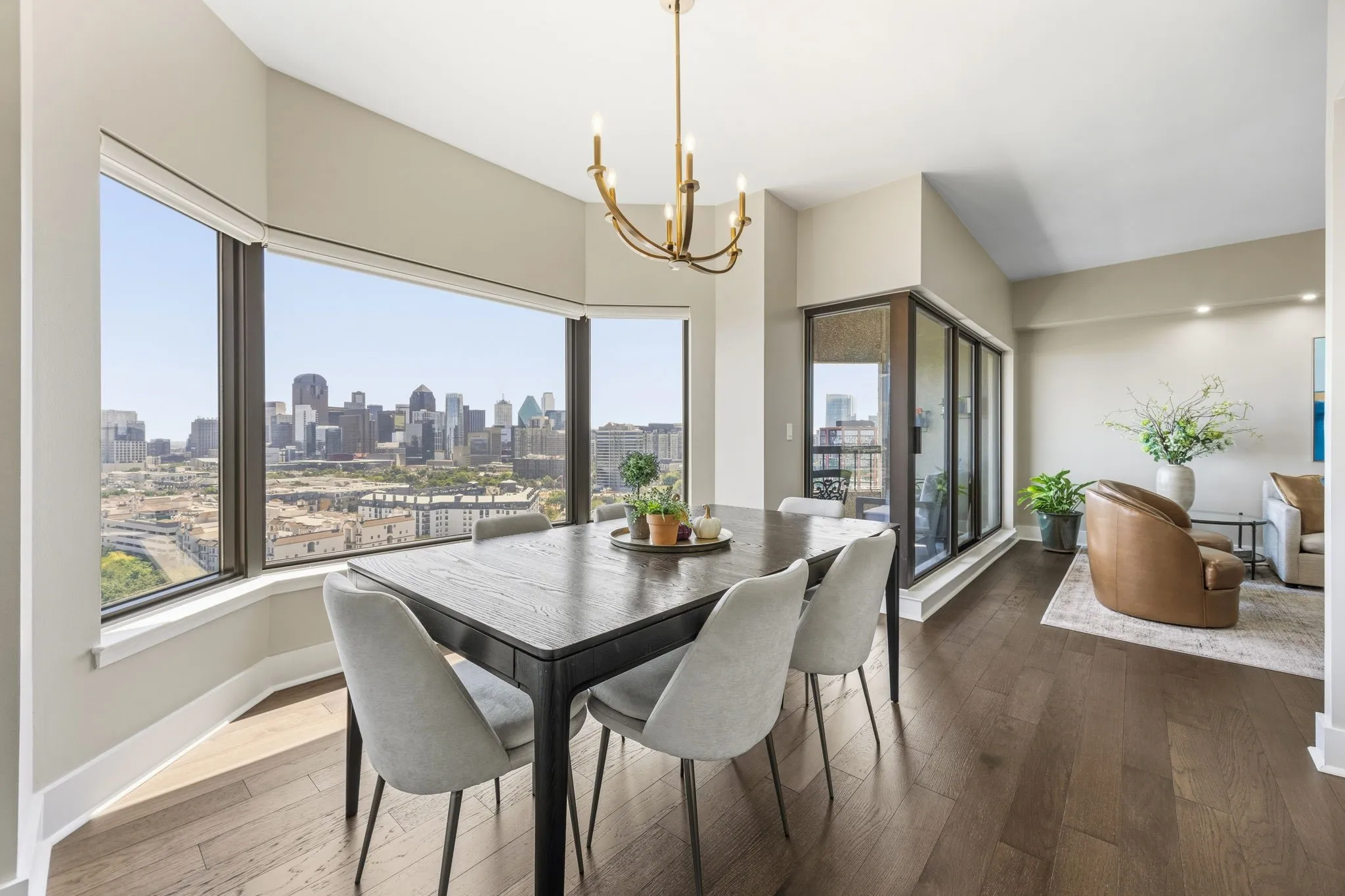 Condominium For Sale in Dallas County , 3030 Mckinney Avenue 1905, Dallas, Texas 75204, 2 Bedroom, 2 Bathroom, 2 Garage spaces, 1,353 Sqft, built in 1981, mls#21383943, Real Estate Agent in Dallas, Homes For Sale in Dallas county, Homes For Sale in Dallas, Realtor in Dallas Texas, Real Estate Brokerage Independent Realty Texas, Luminita Cordes Realtor