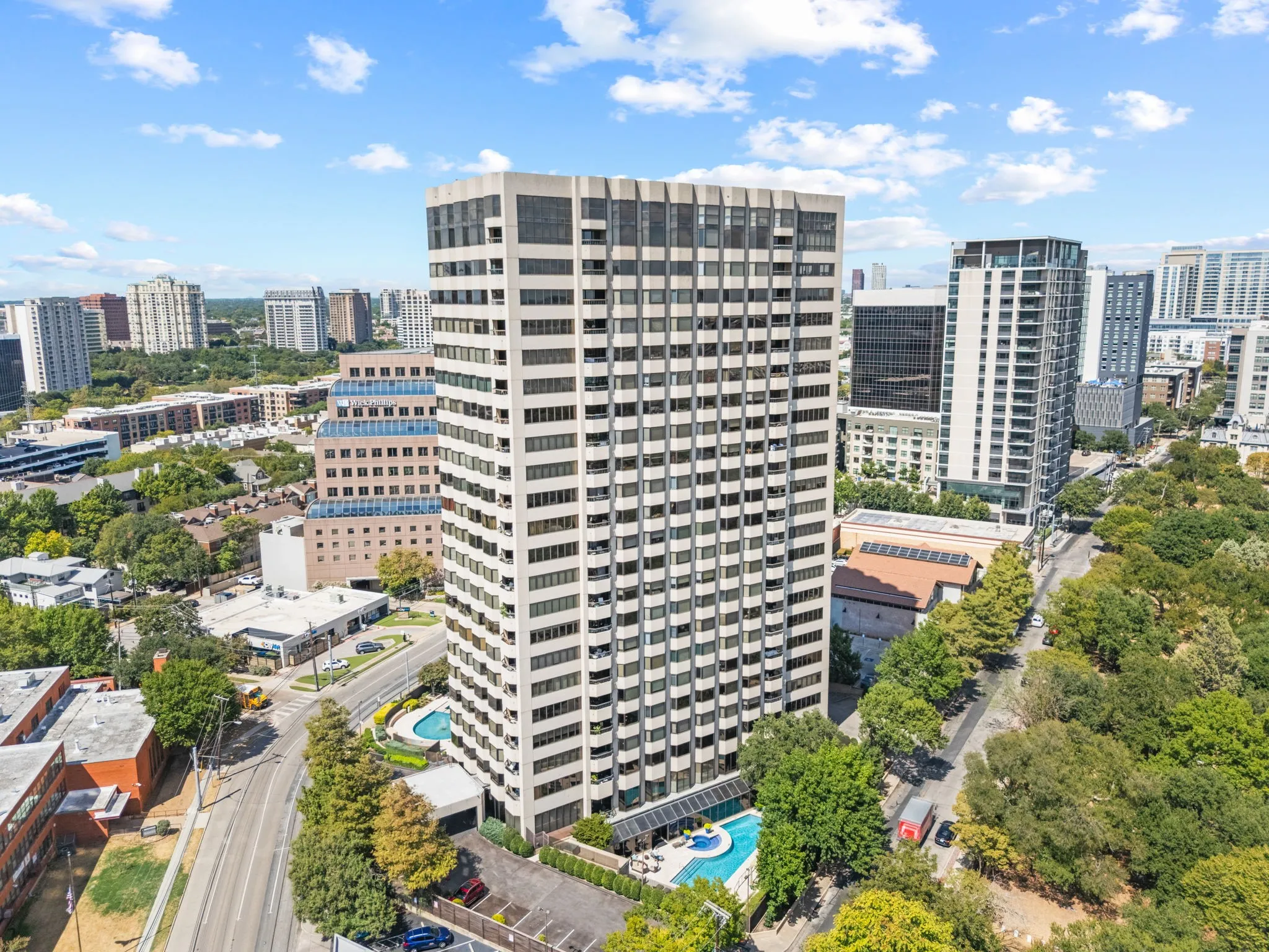 Condominium For Sale in Dallas County , 3030 Mckinney Avenue 1905, Dallas, Texas 75204, 2 Bedroom, 2 Bathroom, 2 Garage spaces, 1,353 Sqft, built in 1981, mls#21383943, Real Estate Agent in Dallas, Homes For Sale in Dallas county, Homes For Sale in Dallas, Realtor in Dallas Texas, Real Estate Brokerage Independent Realty Texas, Luminita Cordes Realtor