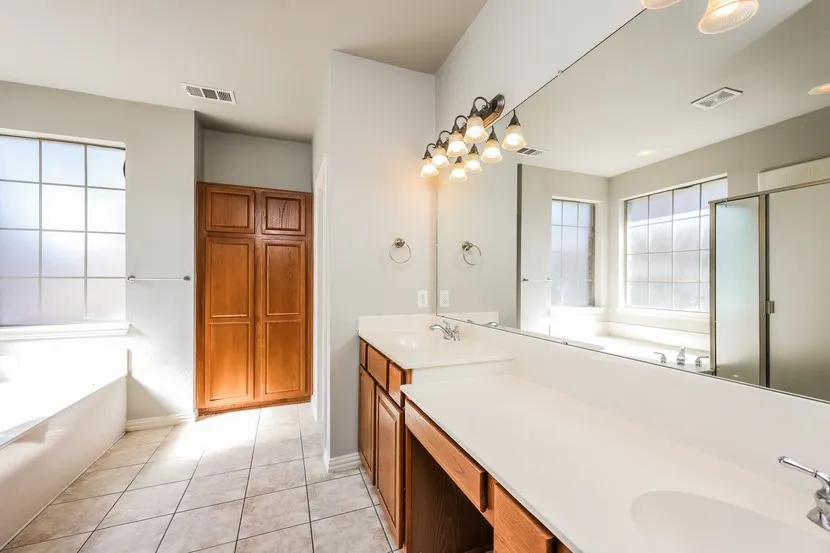 Single Family Residence For Rent in Denton County , 2541 Indian Hills Drive, Little Elm, Texas 75068, 4 Bedroom, 3 Bathroom, 2 Garage spaces, 3,265 Sqft, built in 2003, mls#21384261, Real Estate Agent in Little Elm, Homes For Rent in Denton county, Homes For Rent in Little Elm, Realtor in Little Elm Texas, Real Estate Brokerage Independent Realty Texas, Luminita Cordes Realtor