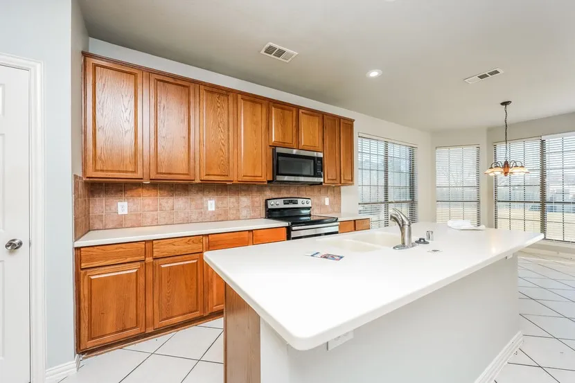 Single Family Residence For Rent in Denton County , 2541 Indian Hills Drive, Little Elm, Texas 75068, 4 Bedroom, 3 Bathroom, 2 Garage spaces, 3,265 Sqft, built in 2003, mls#21384261, Real Estate Agent in Little Elm, Homes For Rent in Denton county, Homes For Rent in Little Elm, Realtor in Little Elm Texas, Real Estate Brokerage Independent Realty Texas, Luminita Cordes Realtor