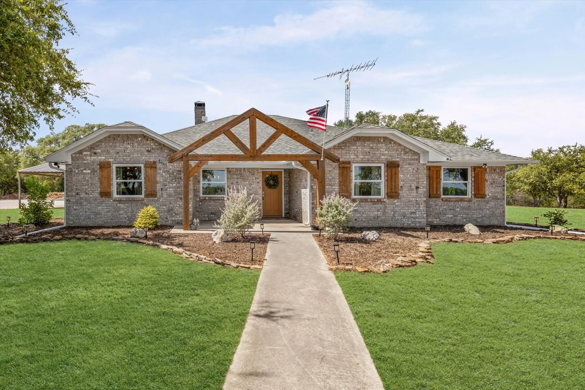 Single Family Residence For Sale in Mc Lennan County , 314 Bend Of The Bosque Road, China Spring, Texas 76633, 4 Bedroom, 4 Bathroom, Garage spaces, 2,817 Sqft, built in 1986, mls#21381149, Real Estate Agent in China Spring, Homes For Sale in Mc Lennan county, Homes For Sale in China Spring, Realtor in China Spring Texas, Real Estate Brokerage Independent Realty Texas, Luminita Cordes Realtor