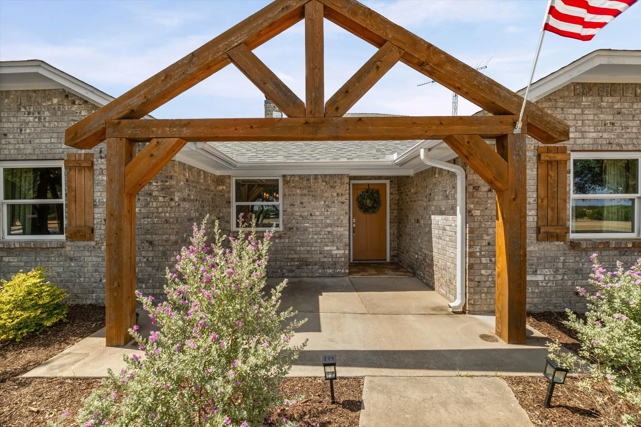 Single Family Residence For Sale in Mc Lennan County , 314 Bend Of The Bosque Road, China Spring, Texas 76633, 4 Bedroom, 4 Bathroom, Garage spaces, 2,817 Sqft, built in 1986, mls#21381149, Real Estate Agent in China Spring, Homes For Sale in Mc Lennan county, Homes For Sale in China Spring, Realtor in China Spring Texas, Real Estate Brokerage Independent Realty Texas, Luminita Cordes Realtor