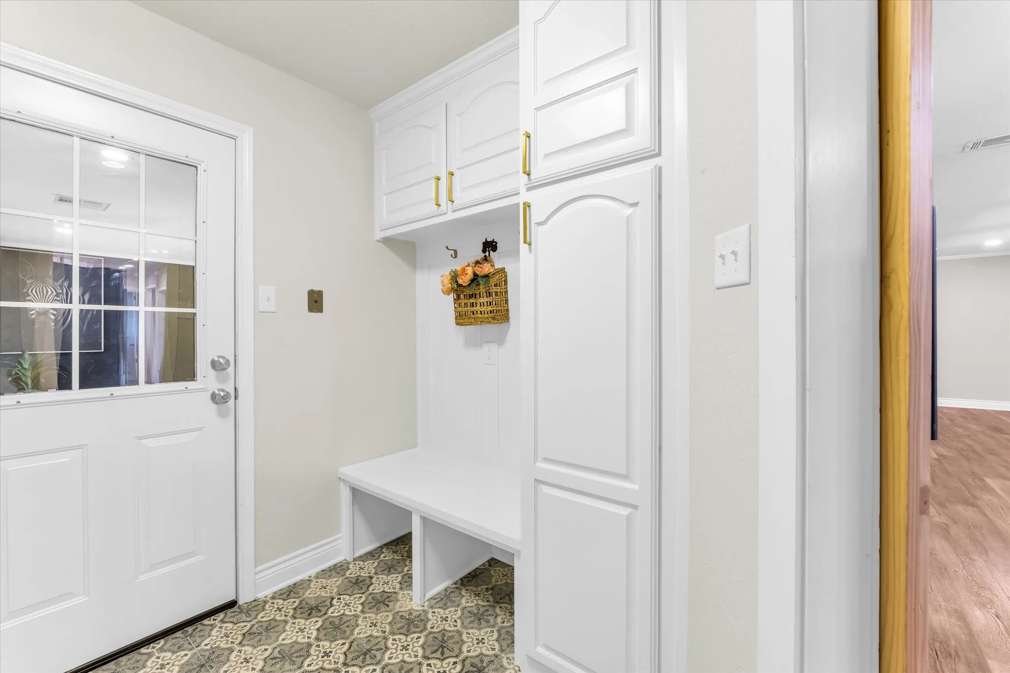 Single Family Residence For Sale in Mc Lennan County , 314 Bend Of The Bosque Road, China Spring, Texas 76633, 4 Bedroom, 4 Bathroom, Garage spaces, 2,817 Sqft, built in 1986, mls#21381149, Real Estate Agent in China Spring, Homes For Sale in Mc Lennan county, Homes For Sale in China Spring, Realtor in China Spring Texas, Real Estate Brokerage Independent Realty Texas, Luminita Cordes Realtor