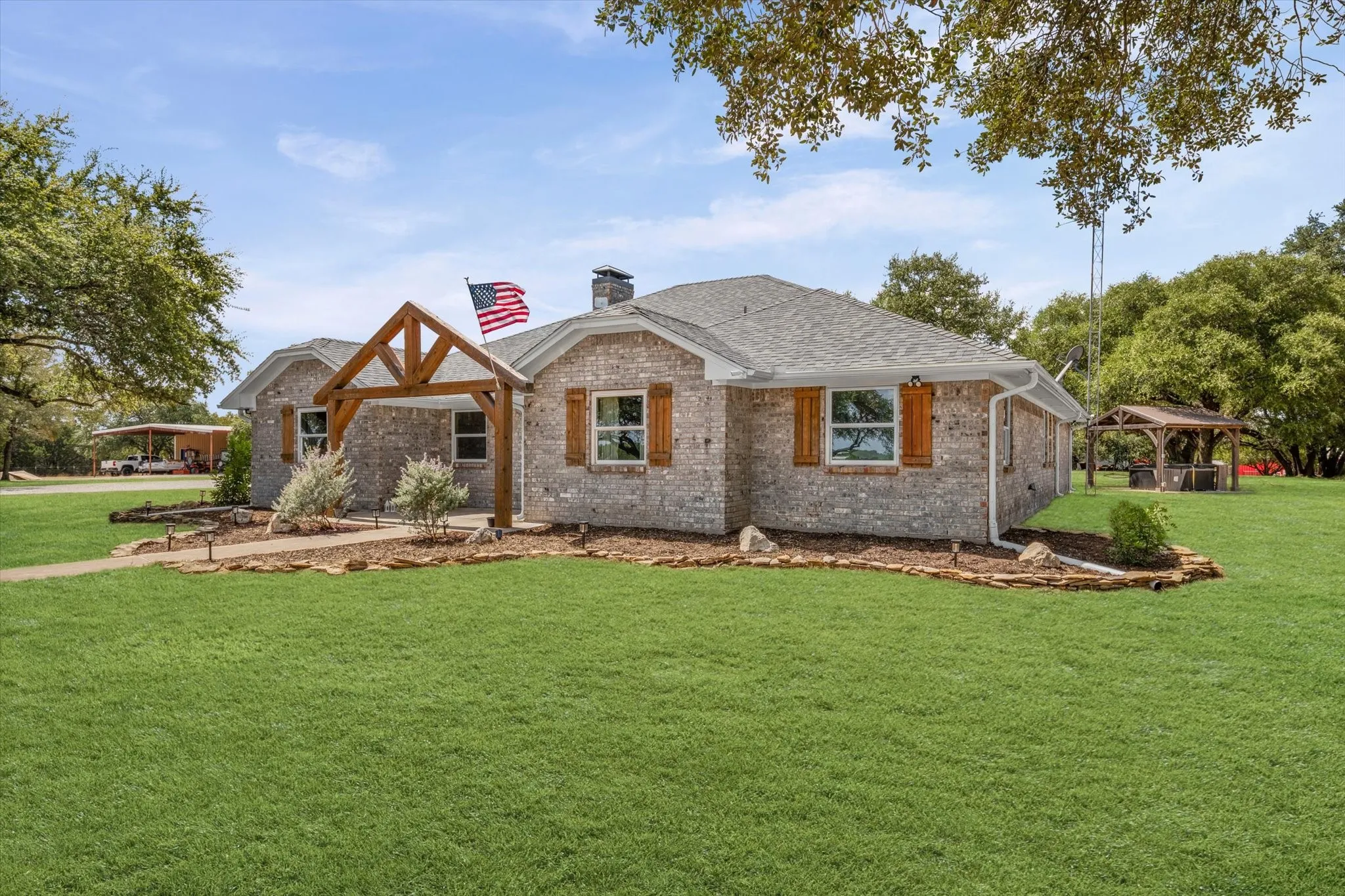 Single Family Residence For Sale in Mc Lennan County , 314 Bend Of The Bosque Road, China Spring, Texas 76633, 4 Bedroom, 4 Bathroom, Garage spaces, 2,817 Sqft, built in 1986, mls#21381149, Real Estate Agent in China Spring, Homes For Sale in Mc Lennan county, Homes For Sale in China Spring, Realtor in China Spring Texas, Real Estate Brokerage Independent Realty Texas, Luminita Cordes Realtor
