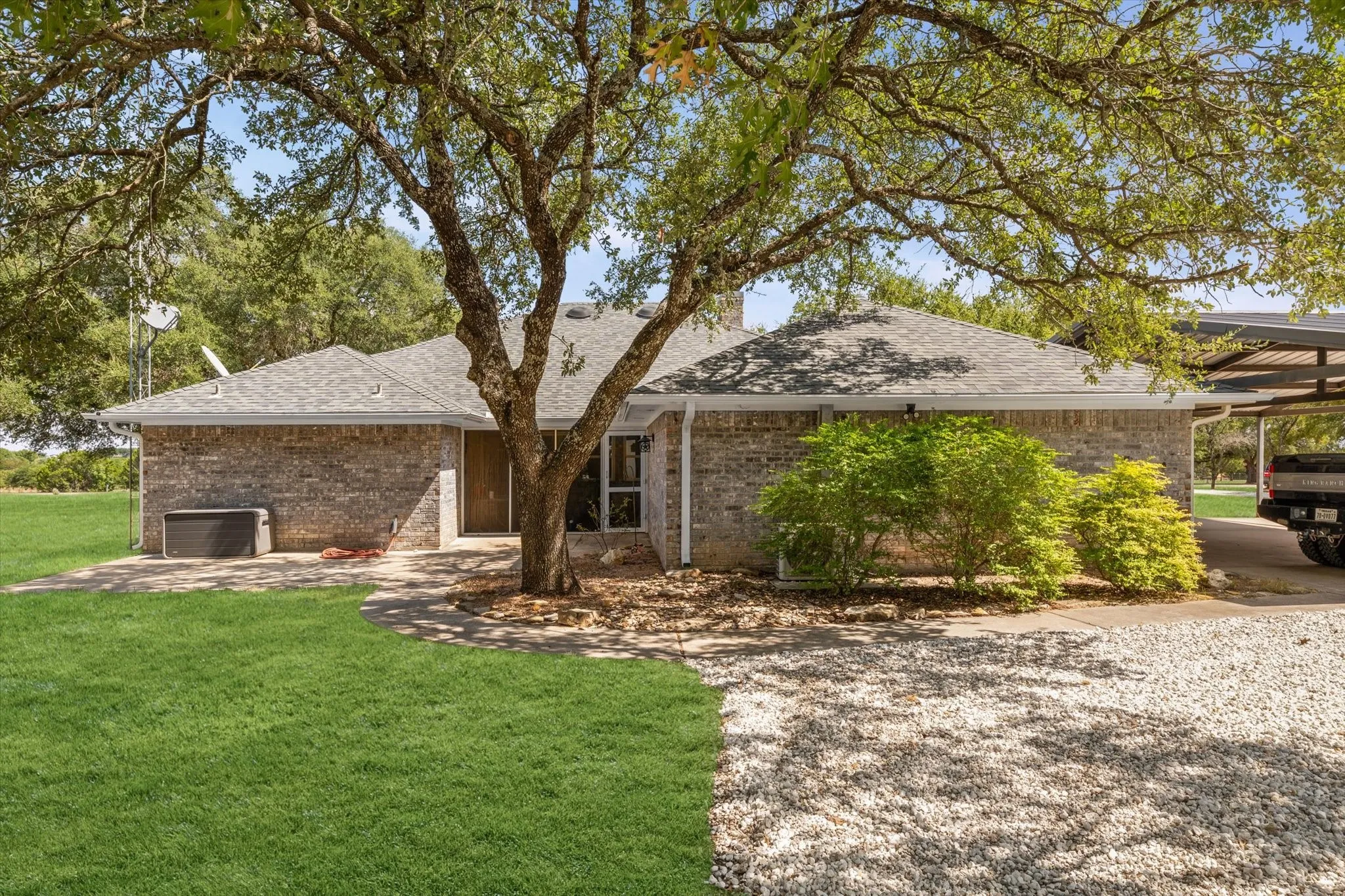 Single Family Residence For Sale in Mc Lennan County , 314 Bend Of The Bosque Road, China Spring, Texas 76633, 4 Bedroom, 4 Bathroom, Garage spaces, 2,817 Sqft, built in 1986, mls#21381149, Real Estate Agent in China Spring, Homes For Sale in Mc Lennan county, Homes For Sale in China Spring, Realtor in China Spring Texas, Real Estate Brokerage Independent Realty Texas, Luminita Cordes Realtor