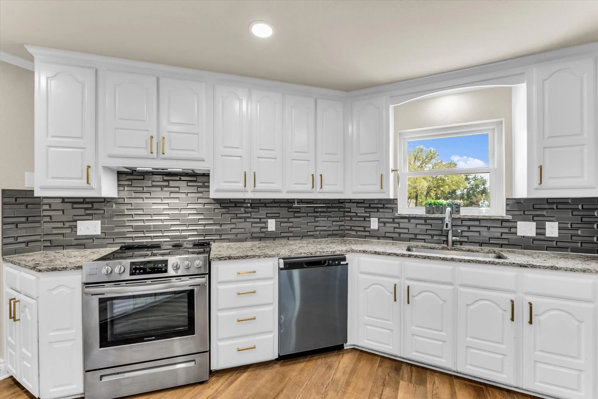 Single Family Residence For Sale in Mc Lennan County , 314 Bend Of The Bosque Road, China Spring, Texas 76633, 4 Bedroom, 4 Bathroom, Garage spaces, 2,817 Sqft, built in 1986, mls#21381149, Real Estate Agent in China Spring, Homes For Sale in Mc Lennan county, Homes For Sale in China Spring, Realtor in China Spring Texas, Real Estate Brokerage Independent Realty Texas, Luminita Cordes Realtor