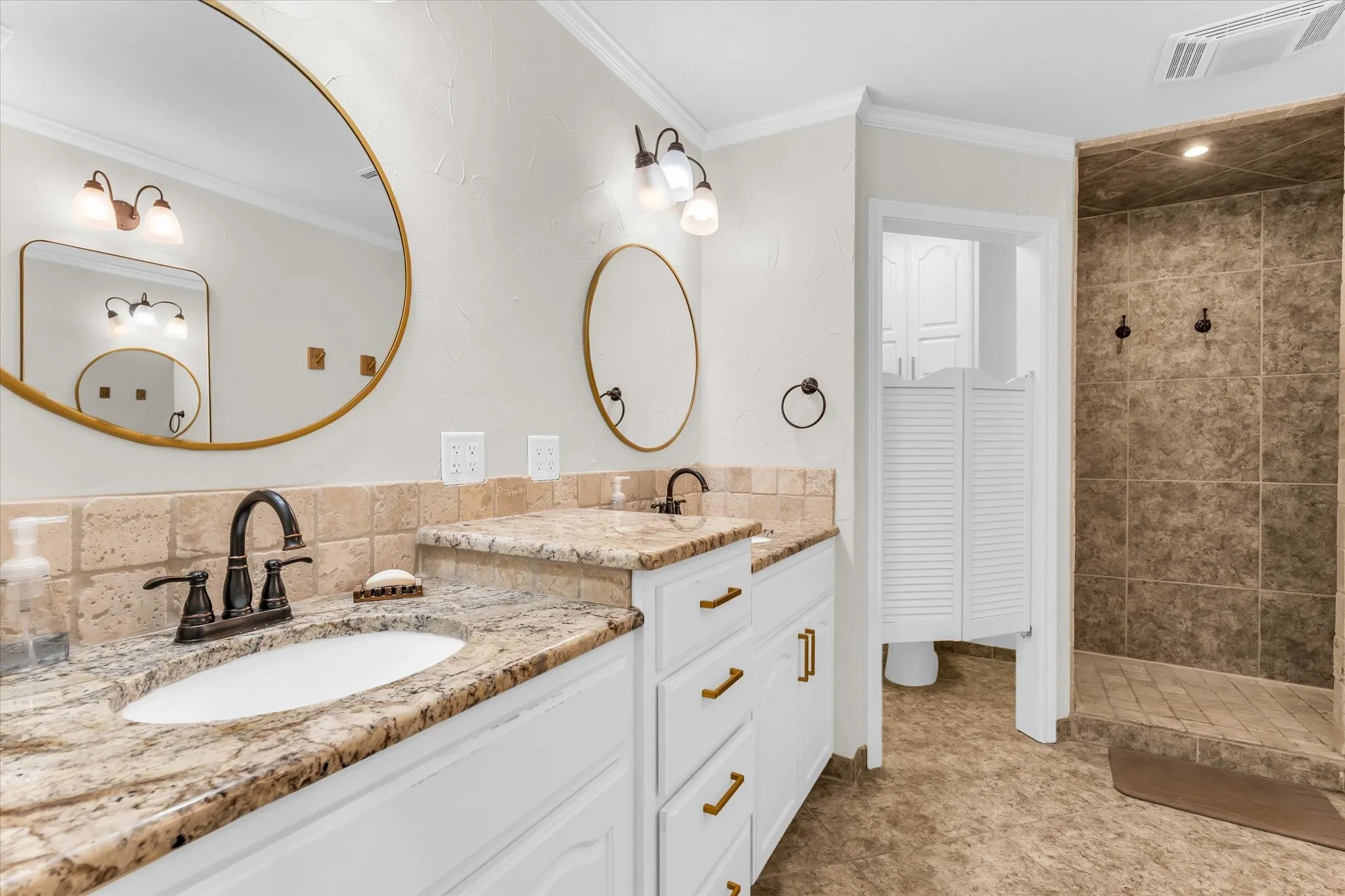 Single Family Residence For Sale in Mc Lennan County , 314 Bend Of The Bosque Road, China Spring, Texas 76633, 4 Bedroom, 4 Bathroom, Garage spaces, 2,817 Sqft, built in 1986, mls#21381149, Real Estate Agent in China Spring, Homes For Sale in Mc Lennan county, Homes For Sale in China Spring, Realtor in China Spring Texas, Real Estate Brokerage Independent Realty Texas, Luminita Cordes Realtor