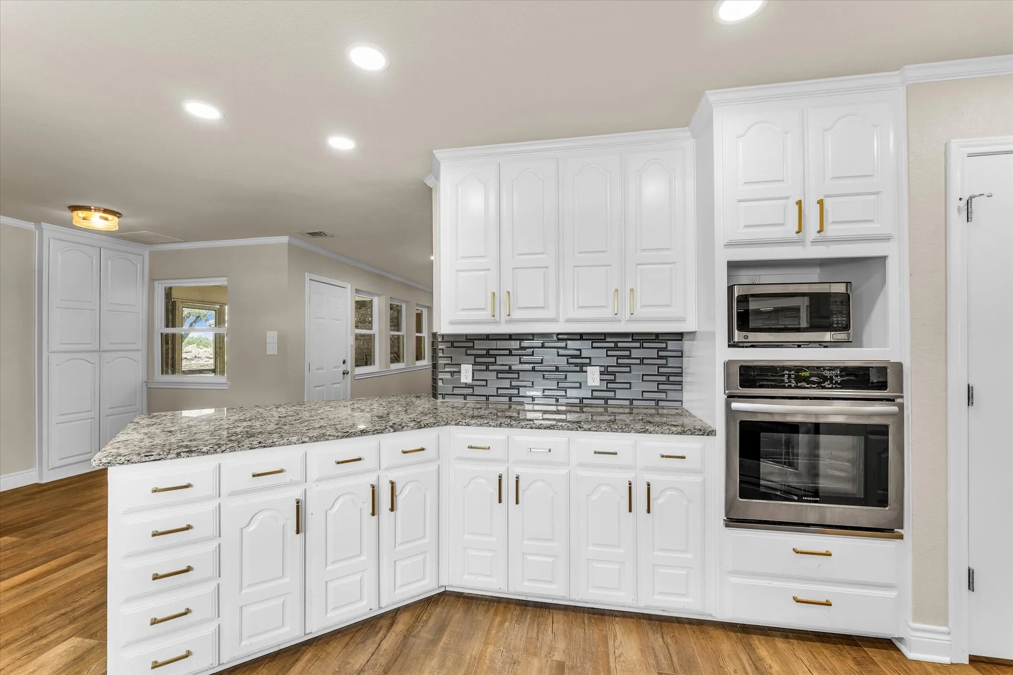 Single Family Residence For Sale in Mc Lennan County , 314 Bend Of The Bosque Road, China Spring, Texas 76633, 4 Bedroom, 4 Bathroom, Garage spaces, 2,817 Sqft, built in 1986, mls#21381149, Real Estate Agent in China Spring, Homes For Sale in Mc Lennan county, Homes For Sale in China Spring, Realtor in China Spring Texas, Real Estate Brokerage Independent Realty Texas, Luminita Cordes Realtor