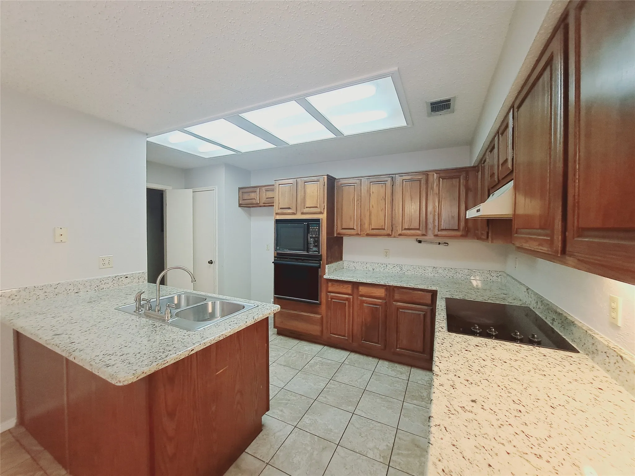 Duplex For Rent in Denton County , 3917 Saint Christopher Lane, Dallas, Texas 75287, 3 Bedroom, 2 Bathroom, 2 Garage spaces, 2,344 Sqft, built in 1984, mls#21384584, Real Estate Agent in Dallas, Homes For Rent in Denton county, Homes For Rent in Dallas, Realtor in Dallas Texas, Real Estate Brokerage Independent Realty Texas, Luminita Cordes Realtor