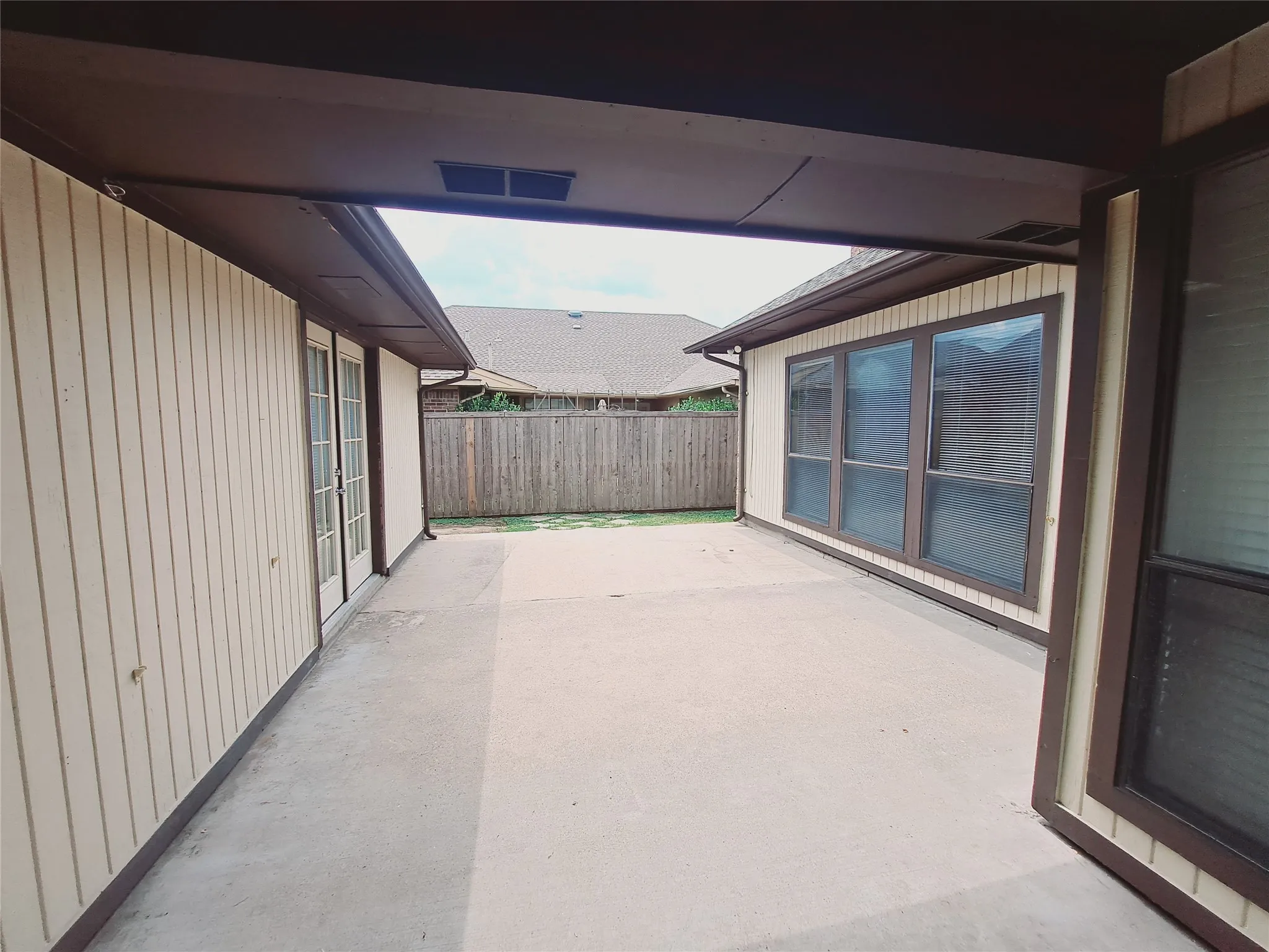 Duplex For Rent in Denton County , 3917 Saint Christopher Lane, Dallas, Texas 75287, 3 Bedroom, 2 Bathroom, 2 Garage spaces, 2,344 Sqft, built in 1984, mls#21384584, Real Estate Agent in Dallas, Homes For Rent in Denton county, Homes For Rent in Dallas, Realtor in Dallas Texas, Real Estate Brokerage Independent Realty Texas, Luminita Cordes Realtor