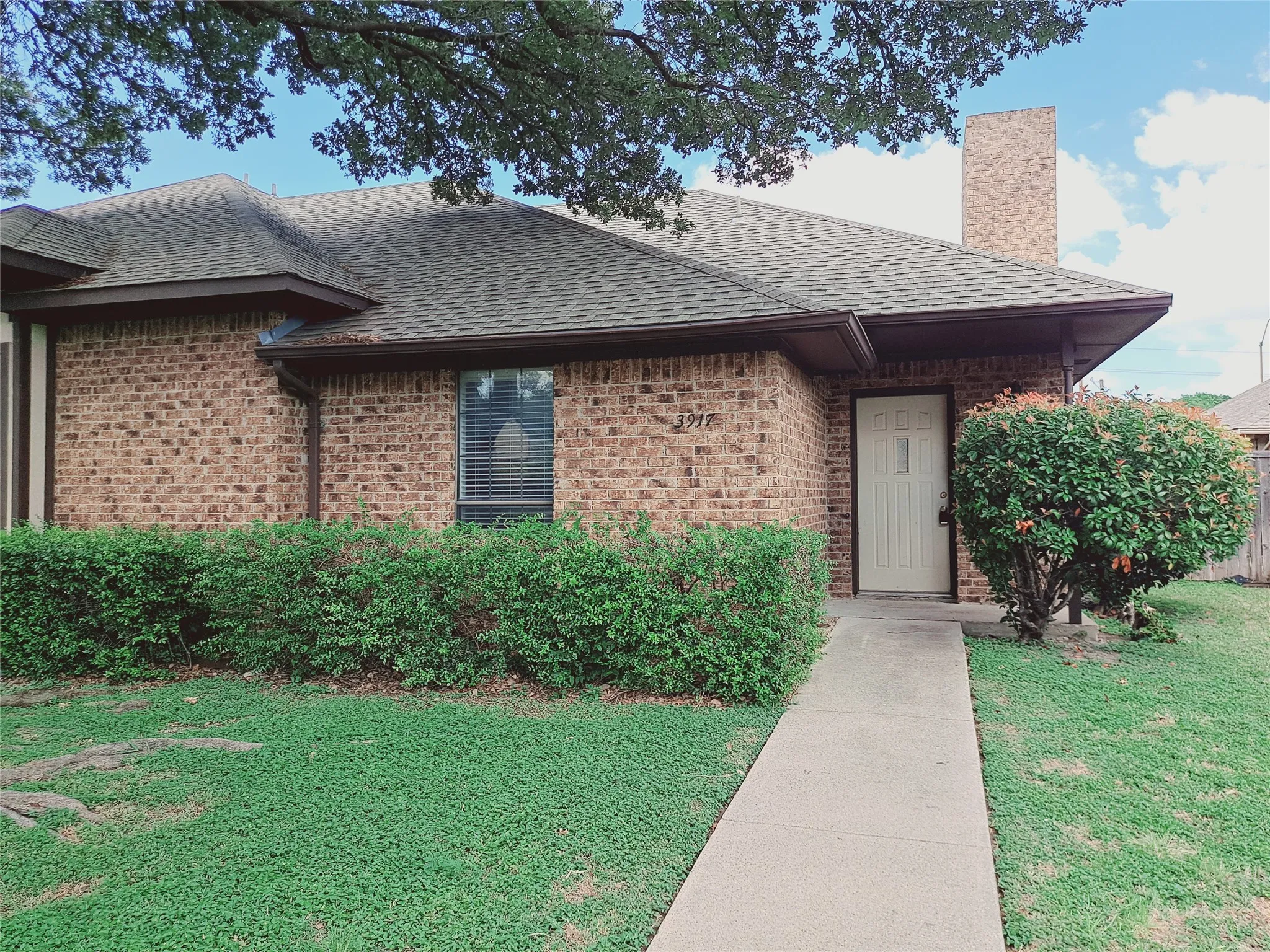 Duplex For Rent in Denton County , 3917 Saint Christopher Lane, Dallas, Texas 75287, 3 Bedroom, 2 Bathroom, 2 Garage spaces, 2,344 Sqft, built in 1984, mls#21384584, Real Estate Agent in Dallas, Homes For Rent in Denton county, Homes For Rent in Dallas, Realtor in Dallas Texas, Real Estate Brokerage Independent Realty Texas, Luminita Cordes Realtor