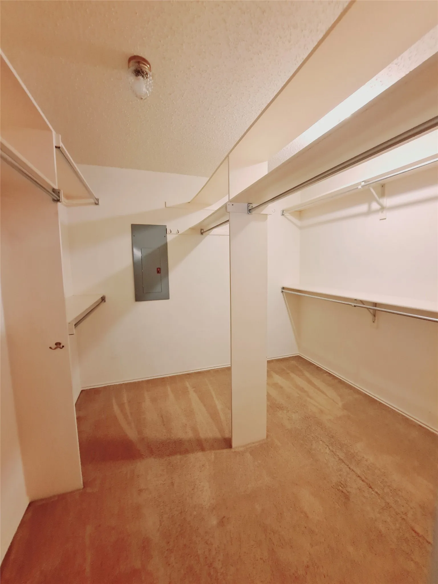 Duplex For Rent in Denton County , 3917 Saint Christopher Lane, Dallas, Texas 75287, 3 Bedroom, 2 Bathroom, 2 Garage spaces, 2,344 Sqft, built in 1984, mls#21384584, Real Estate Agent in Dallas, Homes For Rent in Denton county, Homes For Rent in Dallas, Realtor in Dallas Texas, Real Estate Brokerage Independent Realty Texas, Luminita Cordes Realtor