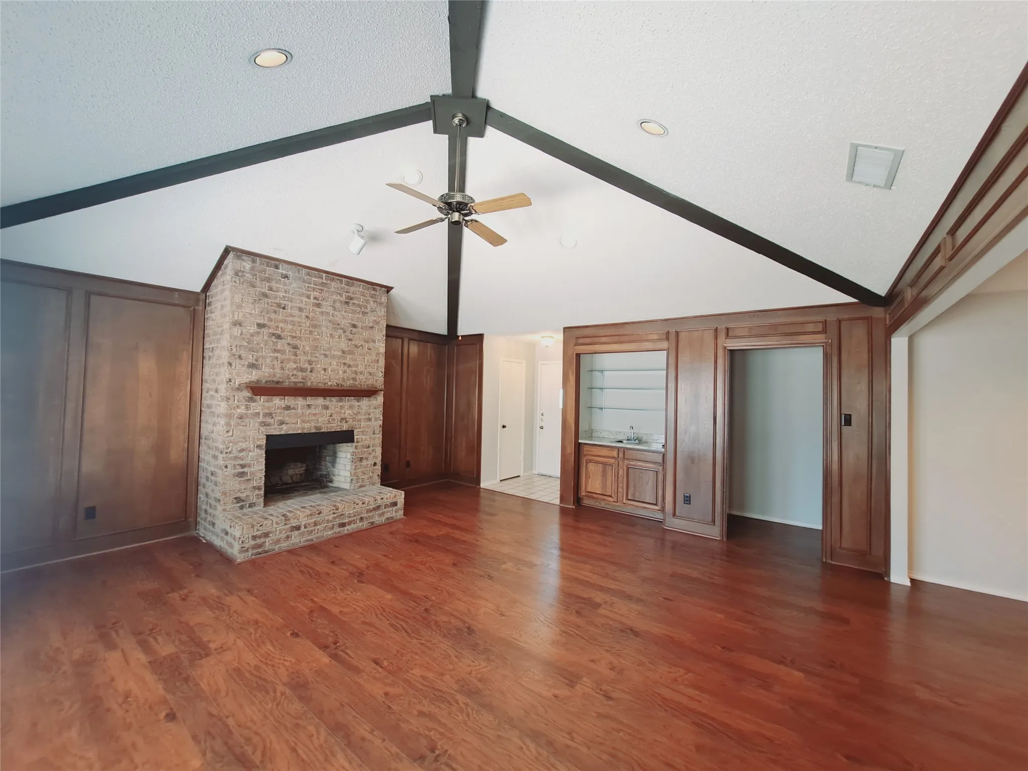 Duplex For Rent in Denton County , 3917 Saint Christopher Lane, Dallas, Texas 75287, 3 Bedroom, 2 Bathroom, 2 Garage spaces, 2,344 Sqft, built in 1984, mls#21384584, Real Estate Agent in Dallas, Homes For Rent in Denton county, Homes For Rent in Dallas, Realtor in Dallas Texas, Real Estate Brokerage Independent Realty Texas, Luminita Cordes Realtor