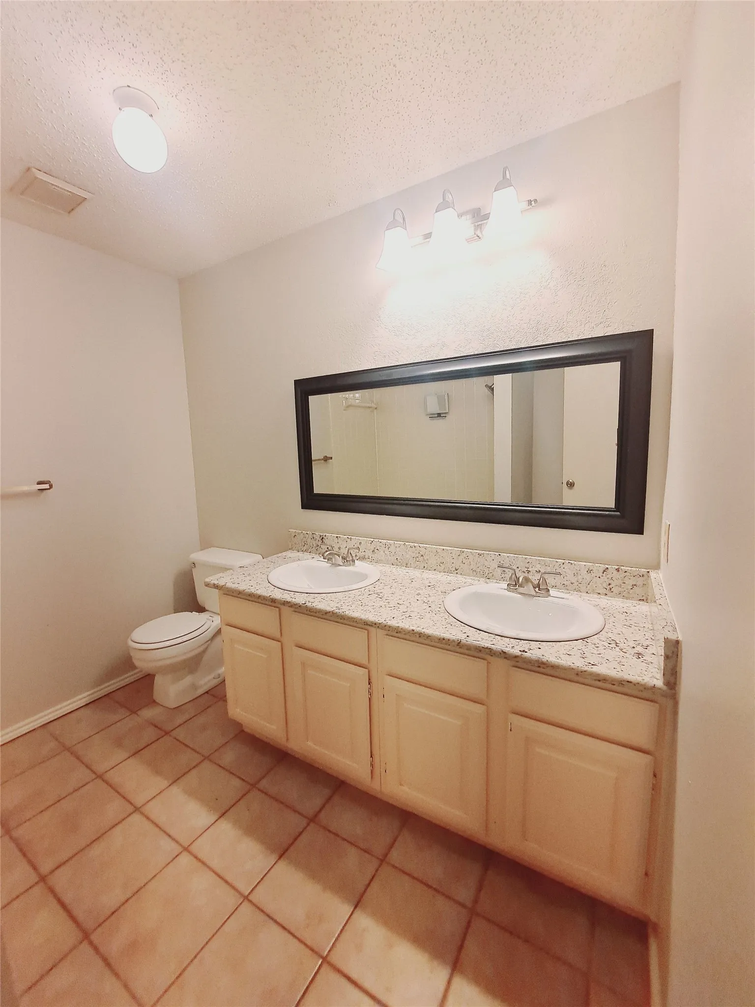 Duplex For Rent in Denton County , 3917 Saint Christopher Lane, Dallas, Texas 75287, 3 Bedroom, 2 Bathroom, 2 Garage spaces, 2,344 Sqft, built in 1984, mls#21384584, Real Estate Agent in Dallas, Homes For Rent in Denton county, Homes For Rent in Dallas, Realtor in Dallas Texas, Real Estate Brokerage Independent Realty Texas, Luminita Cordes Realtor