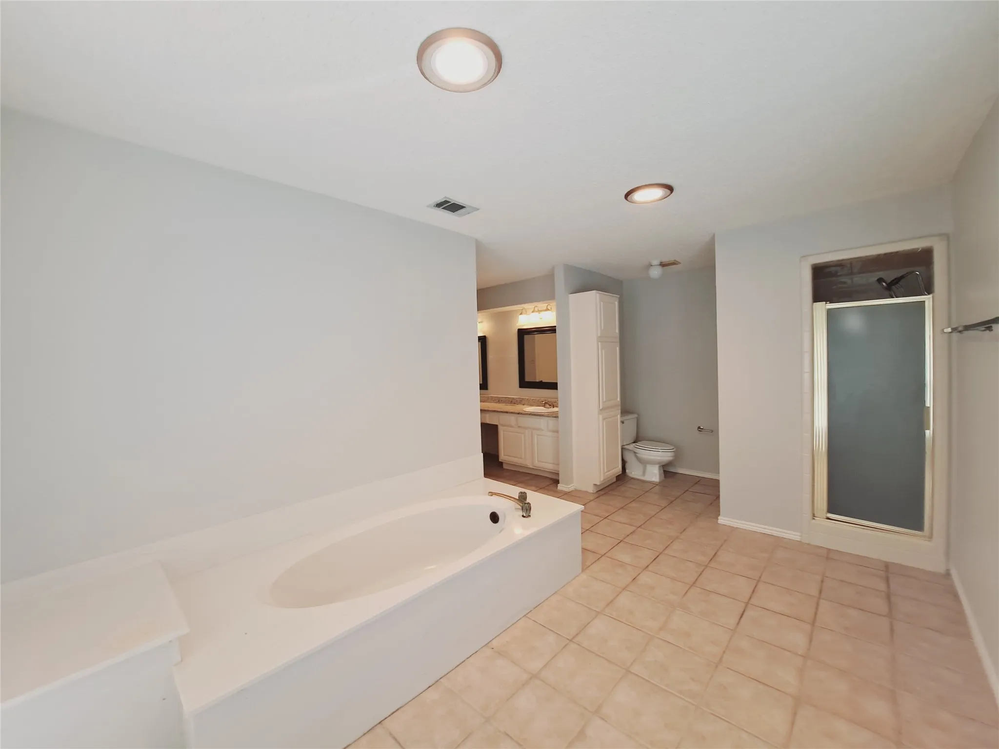 Duplex For Rent in Denton County , 3917 Saint Christopher Lane, Dallas, Texas 75287, 3 Bedroom, 2 Bathroom, 2 Garage spaces, 2,344 Sqft, built in 1984, mls#21384584, Real Estate Agent in Dallas, Homes For Rent in Denton county, Homes For Rent in Dallas, Realtor in Dallas Texas, Real Estate Brokerage Independent Realty Texas, Luminita Cordes Realtor