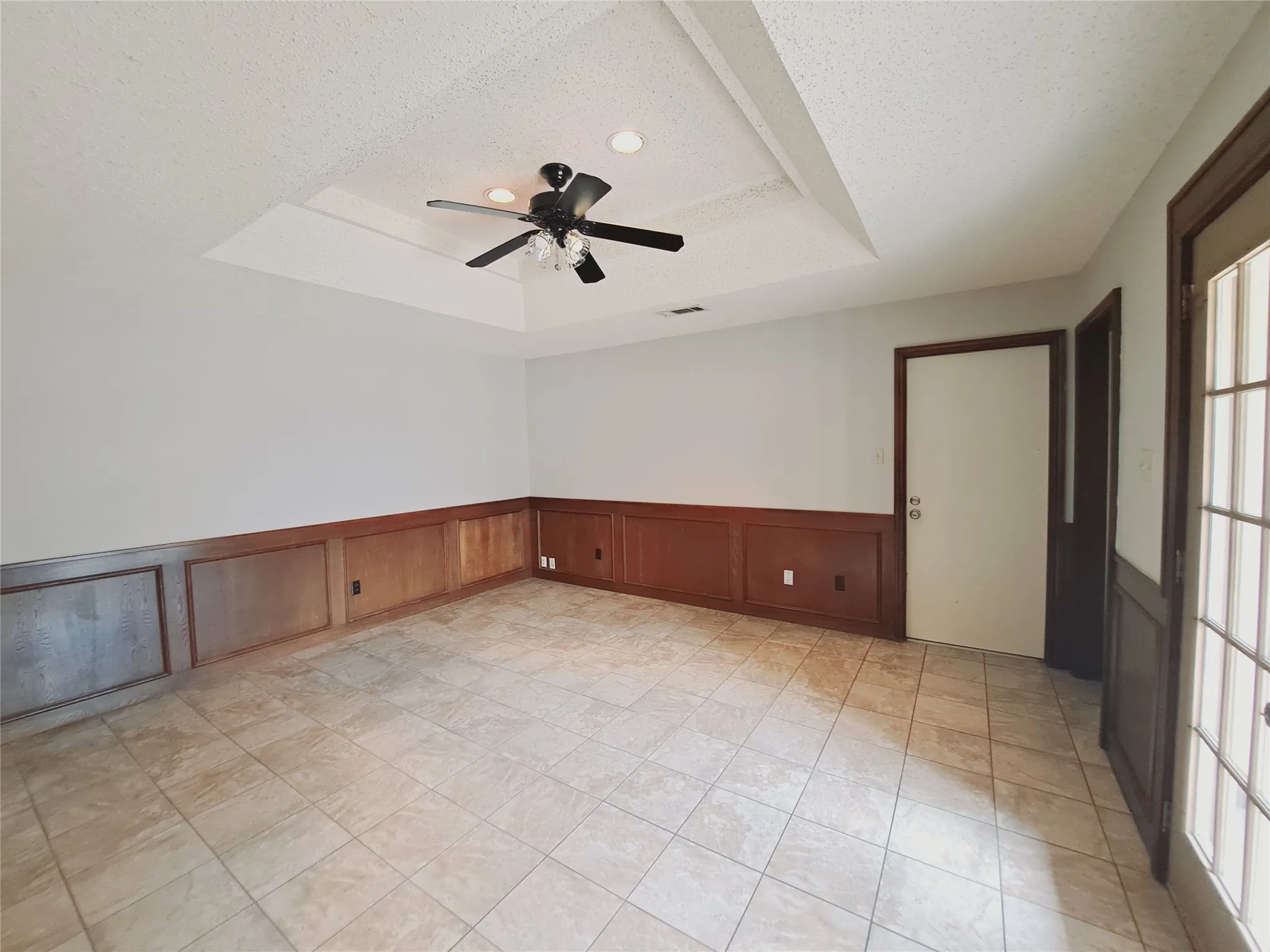 Duplex For Rent in Denton County , 3917 Saint Christopher Lane, Dallas, Texas 75287, 3 Bedroom, 2 Bathroom, 2 Garage spaces, 2,344 Sqft, built in 1984, mls#21384584, Real Estate Agent in Dallas, Homes For Rent in Denton county, Homes For Rent in Dallas, Realtor in Dallas Texas, Real Estate Brokerage Independent Realty Texas, Luminita Cordes Realtor