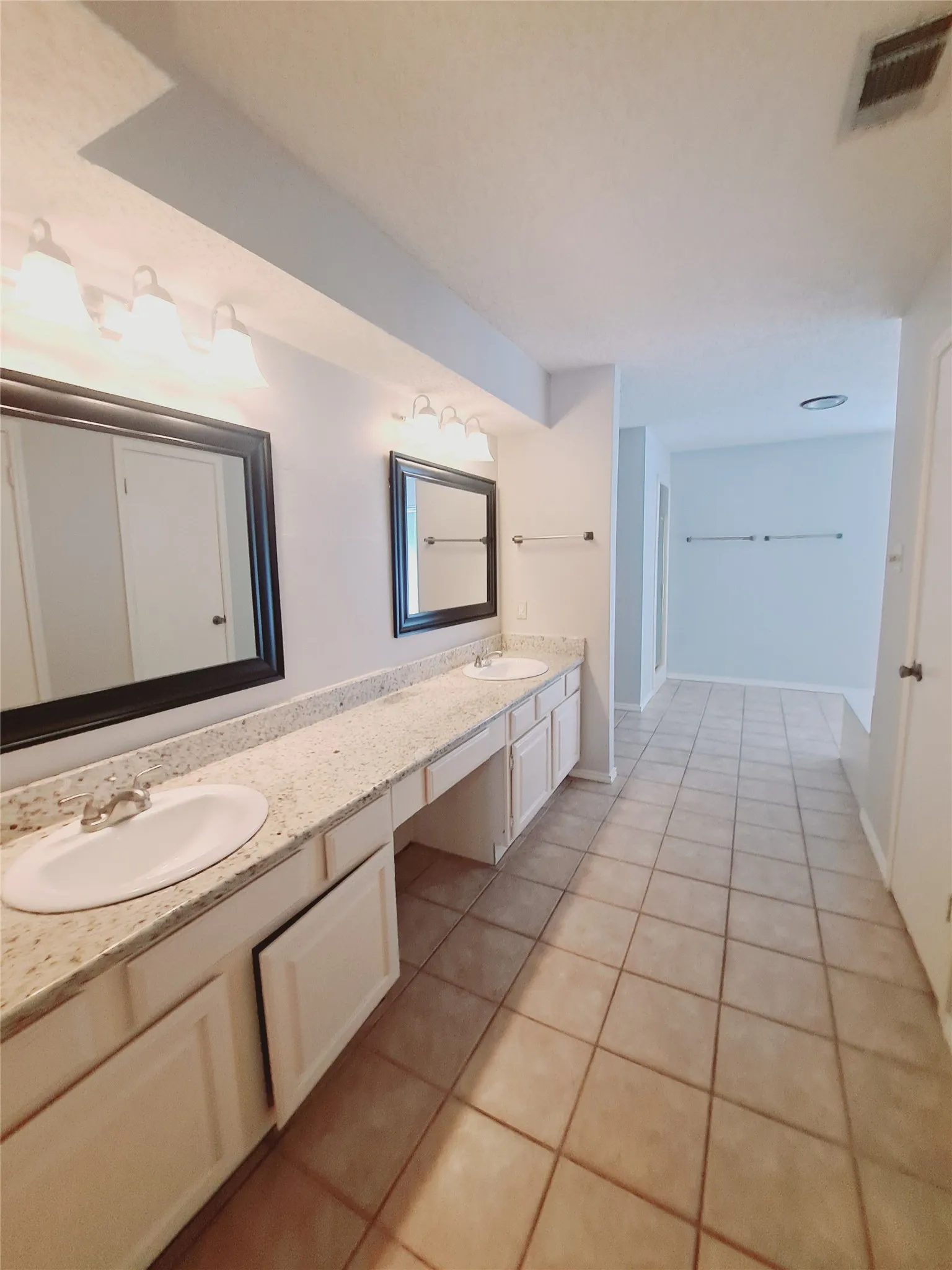 Duplex For Rent in Denton County , 3917 Saint Christopher Lane, Dallas, Texas 75287, 3 Bedroom, 2 Bathroom, 2 Garage spaces, 2,344 Sqft, built in 1984, mls#21384584, Real Estate Agent in Dallas, Homes For Rent in Denton county, Homes For Rent in Dallas, Realtor in Dallas Texas, Real Estate Brokerage Independent Realty Texas, Luminita Cordes Realtor