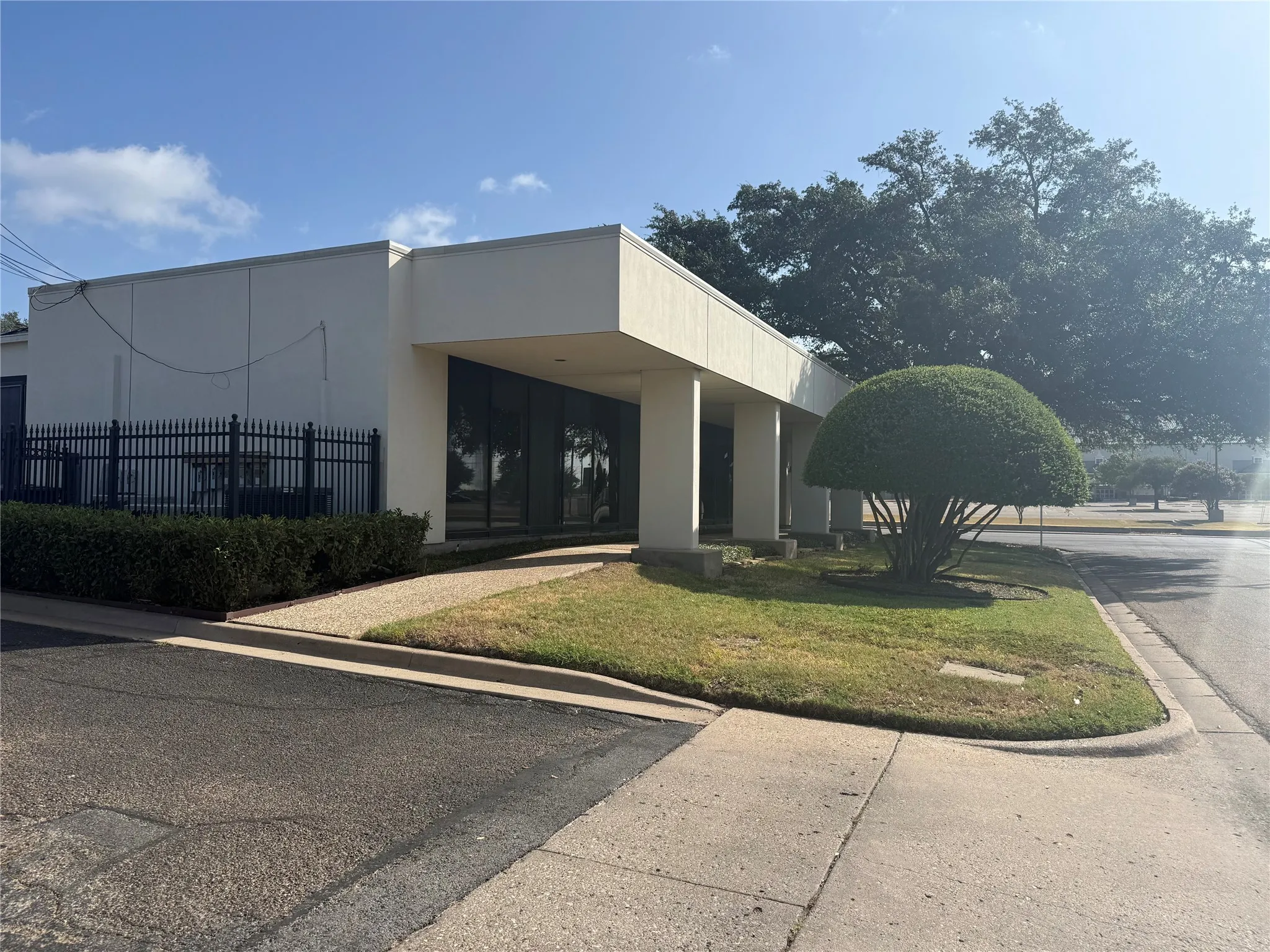 Office For Sale in Mc Lennan County , 1600 Lake Air Drive, Waco, Texas 76710, 0, 0, Garage spaces, 0 Sqft, built in 1976, mls#21384542, Real Estate Agent in Waco, Homes For Sale in Mc Lennan county, Homes For Sale in Waco, Realtor in Waco Texas, Real Estate Brokerage Independent Realty Texas, Luminita Cordes Realtor
