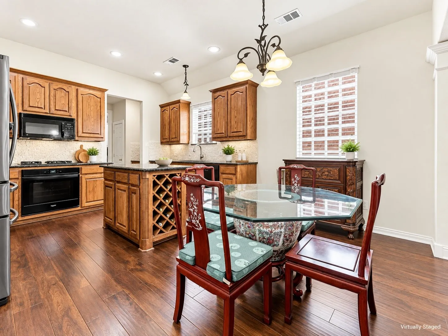 Single Family Residence For Sale in Collin County , 2313 Canyon Creek Drive, Mc Kinney, Texas 75072, 3 Bedroom, 3 Bathroom, 2 Garage spaces, 2,550 Sqft, built in 2002, mls#21381390, Real Estate Agent in Mc Kinney, Homes For Sale in Collin county, Homes For Sale in Mc Kinney, Realtor in Mc Kinney Texas, Real Estate Brokerage Independent Realty Texas, Luminita Cordes Realtor