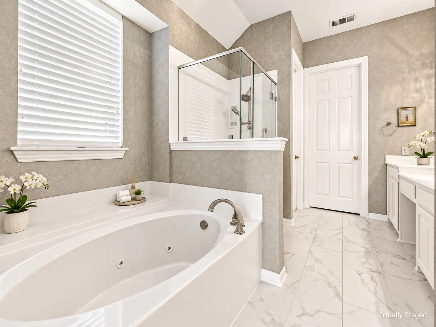 Single Family Residence For Sale in Collin County , 2313 Canyon Creek Drive, Mc Kinney, Texas 75072, 3 Bedroom, 3 Bathroom, 2 Garage spaces, 2,550 Sqft, built in 2002, mls#21381390, Real Estate Agent in Mc Kinney, Homes For Sale in Collin county, Homes For Sale in Mc Kinney, Realtor in Mc Kinney Texas, Real Estate Brokerage Independent Realty Texas, Luminita Cordes Realtor