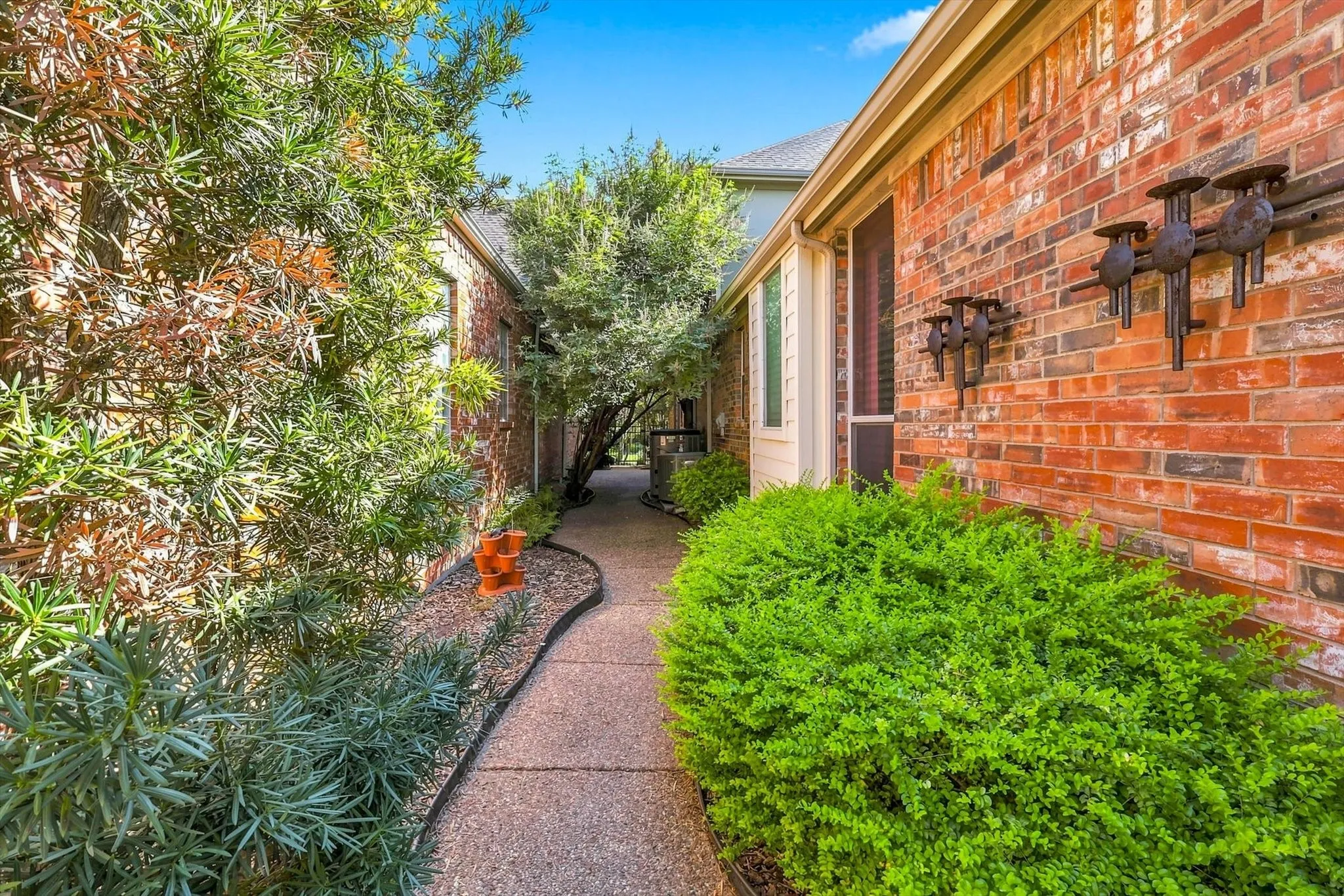 Single Family Residence For Sale in Collin County , 2313 Canyon Creek Drive, Mc Kinney, Texas 75072, 3 Bedroom, 3 Bathroom, 2 Garage spaces, 2,550 Sqft, built in 2002, mls#21381390, Real Estate Agent in Mc Kinney, Homes For Sale in Collin county, Homes For Sale in Mc Kinney, Realtor in Mc Kinney Texas, Real Estate Brokerage Independent Realty Texas, Luminita Cordes Realtor