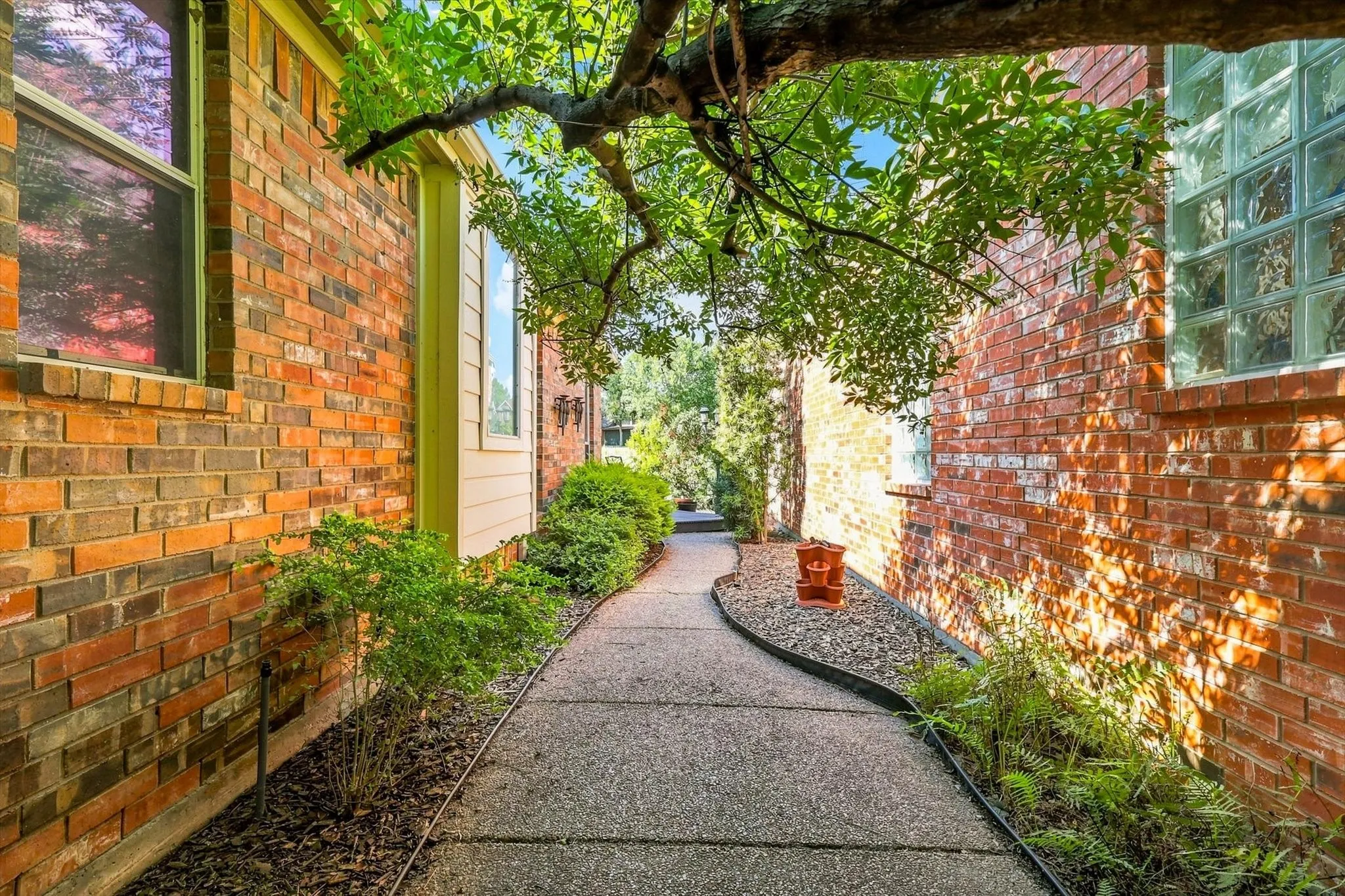 Single Family Residence For Sale in Collin County , 2313 Canyon Creek Drive, Mc Kinney, Texas 75072, 3 Bedroom, 3 Bathroom, 2 Garage spaces, 2,550 Sqft, built in 2002, mls#21381390, Real Estate Agent in Mc Kinney, Homes For Sale in Collin county, Homes For Sale in Mc Kinney, Realtor in Mc Kinney Texas, Real Estate Brokerage Independent Realty Texas, Luminita Cordes Realtor