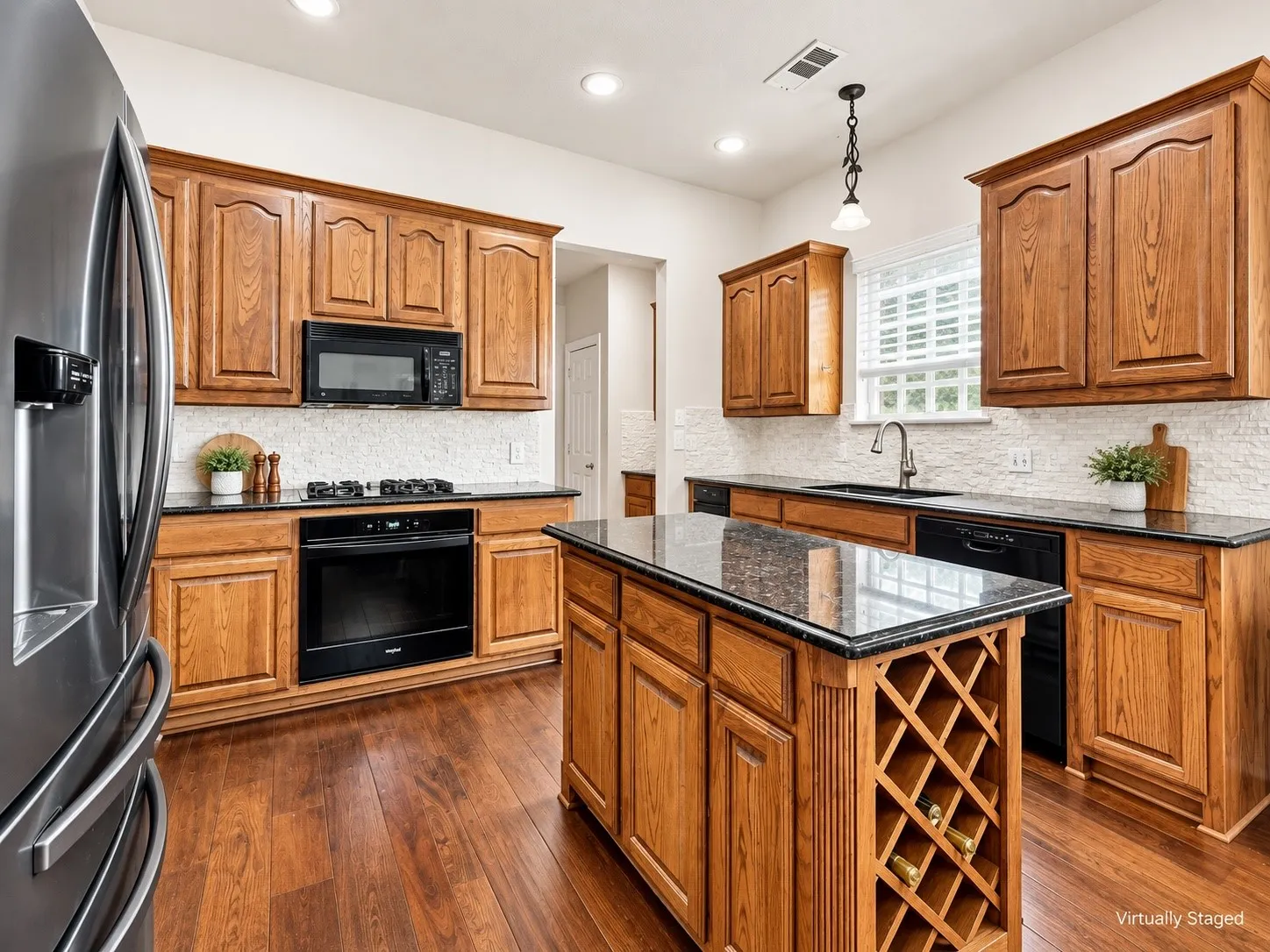 Single Family Residence For Sale in Collin County , 2313 Canyon Creek Drive, Mc Kinney, Texas 75072, 3 Bedroom, 3 Bathroom, 2 Garage spaces, 2,550 Sqft, built in 2002, mls#21381390, Real Estate Agent in Mc Kinney, Homes For Sale in Collin county, Homes For Sale in Mc Kinney, Realtor in Mc Kinney Texas, Real Estate Brokerage Independent Realty Texas, Luminita Cordes Realtor