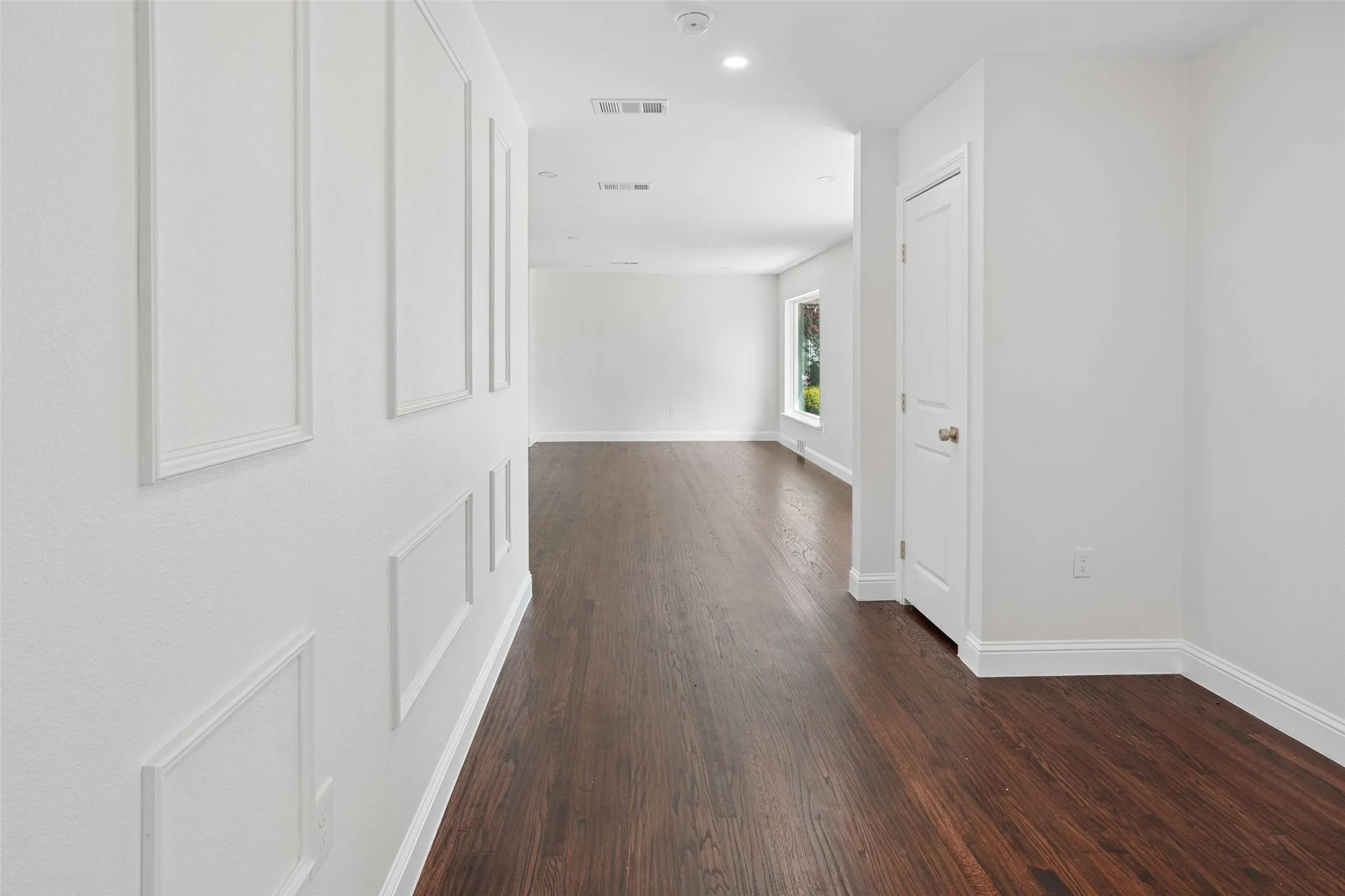 Single Family Residence For Sale in Dallas County , 6615 Ridgemont Drive, Dallas, Texas 75214, 3 Bedroom, 2 Bathroom, 2 Garage spaces, 1,766 Sqft, built in 1956, mls#21384395, Real Estate Agent in Dallas, Homes For Sale in Dallas county, Homes For Sale in Dallas, Realtor in Dallas Texas, Real Estate Brokerage Independent Realty Texas, Luminita Cordes Realtor