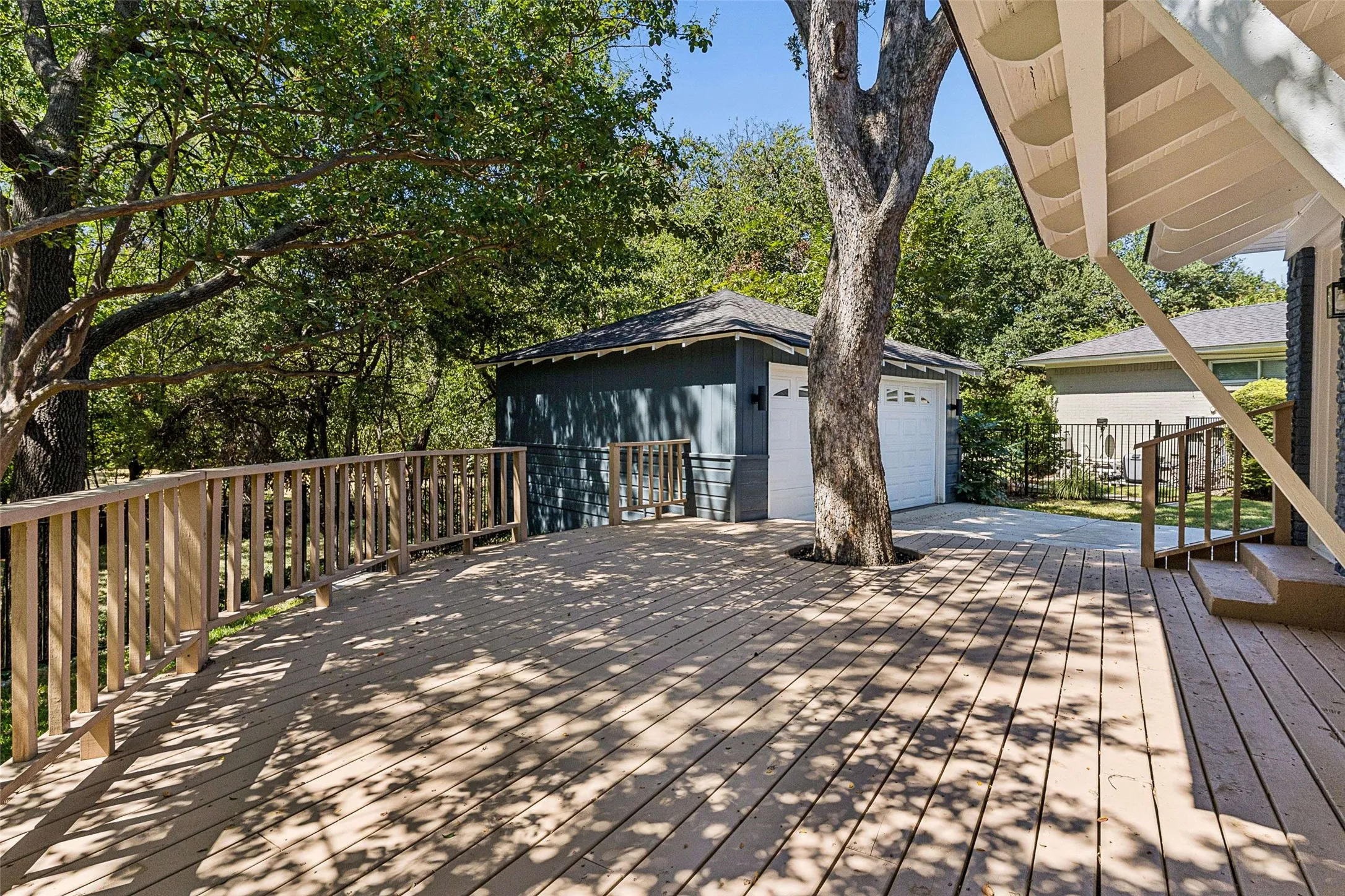 Single Family Residence For Sale in Dallas County , 6615 Ridgemont Drive, Dallas, Texas 75214, 3 Bedroom, 2 Bathroom, 2 Garage spaces, 1,766 Sqft, built in 1956, mls#21384395, Real Estate Agent in Dallas, Homes For Sale in Dallas county, Homes For Sale in Dallas, Realtor in Dallas Texas, Real Estate Brokerage Independent Realty Texas, Luminita Cordes Realtor