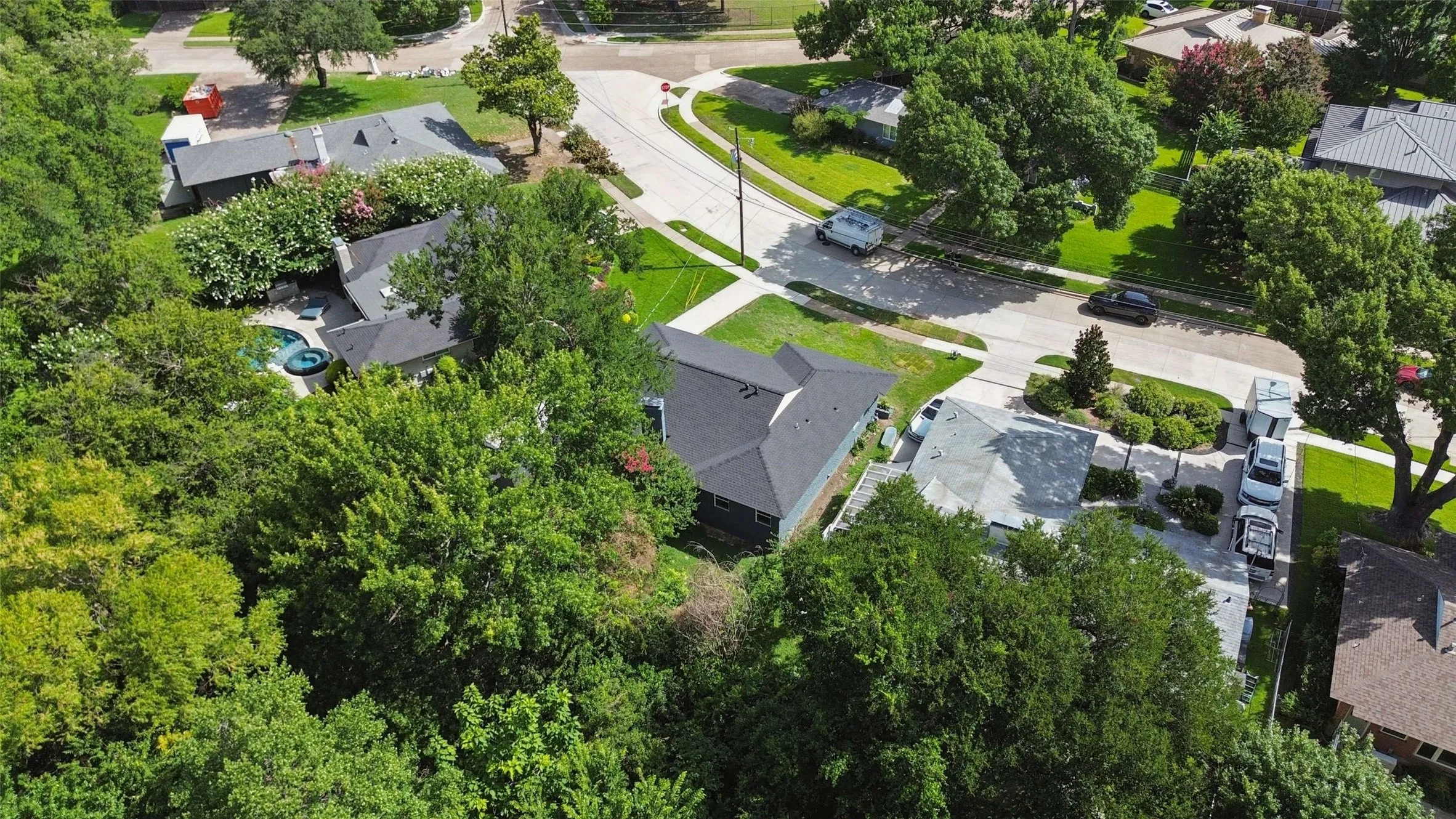 Single Family Residence For Sale in Dallas County , 6615 Ridgemont Drive, Dallas, Texas 75214, 3 Bedroom, 2 Bathroom, 2 Garage spaces, 1,766 Sqft, built in 1956, mls#21384395, Real Estate Agent in Dallas, Homes For Sale in Dallas county, Homes For Sale in Dallas, Realtor in Dallas Texas, Real Estate Brokerage Independent Realty Texas, Luminita Cordes Realtor