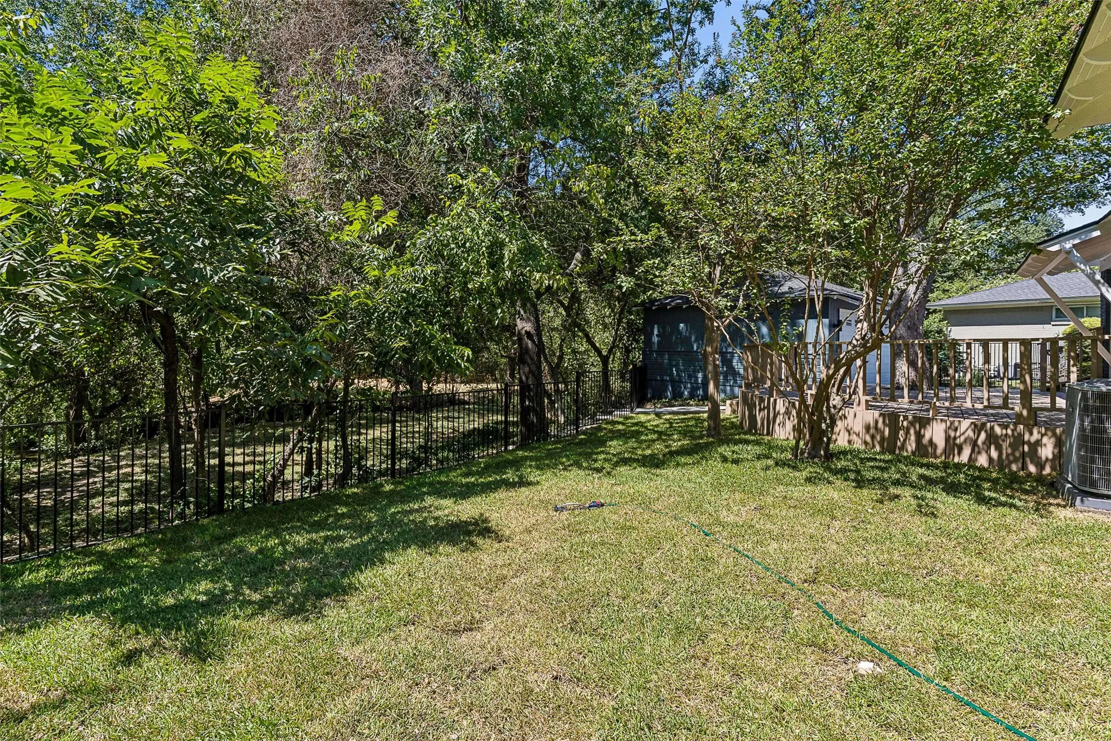 Single Family Residence For Sale in Dallas County , 6615 Ridgemont Drive, Dallas, Texas 75214, 3 Bedroom, 2 Bathroom, 2 Garage spaces, 1,766 Sqft, built in 1956, mls#21384395, Real Estate Agent in Dallas, Homes For Sale in Dallas county, Homes For Sale in Dallas, Realtor in Dallas Texas, Real Estate Brokerage Independent Realty Texas, Luminita Cordes Realtor