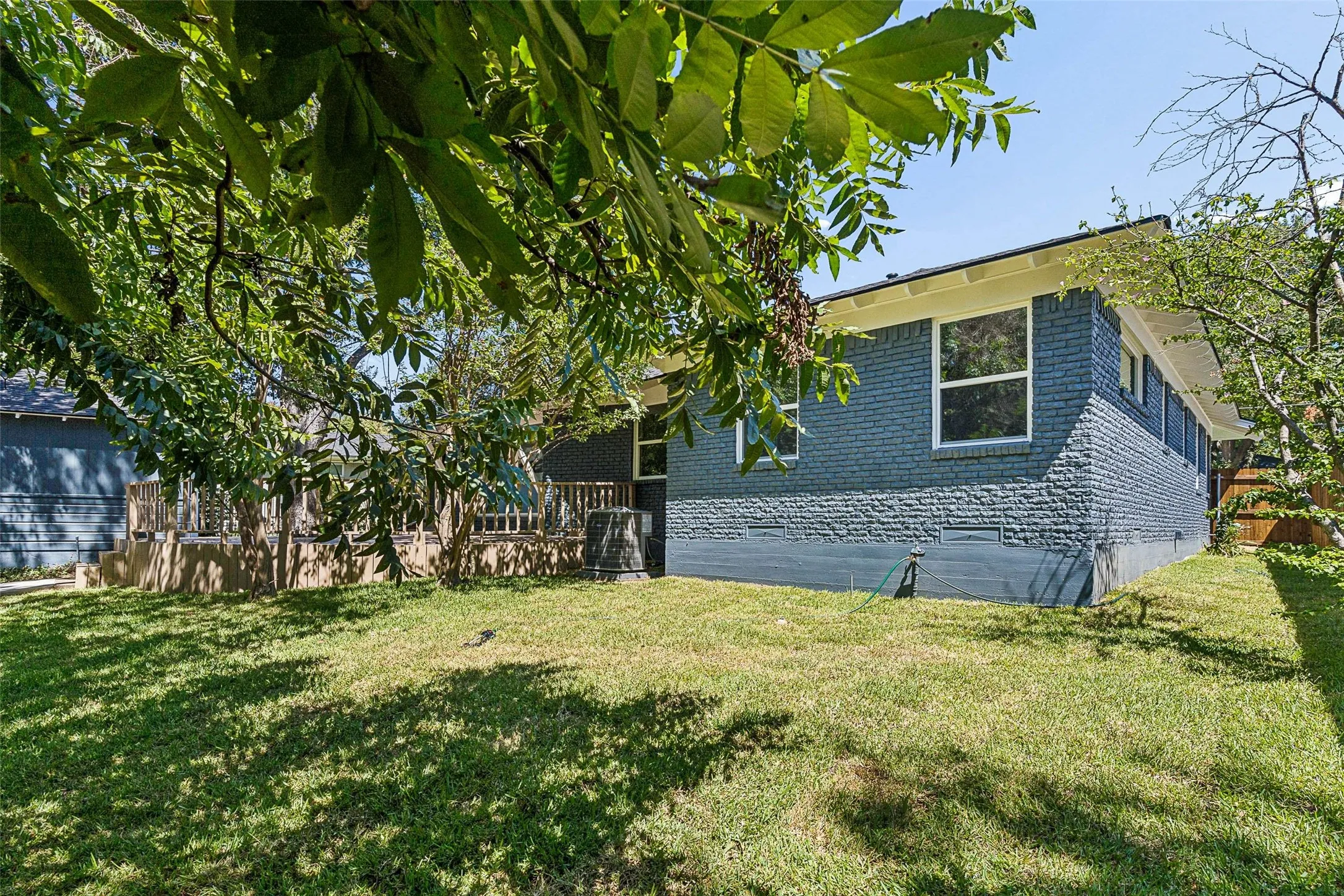 Single Family Residence For Sale in Dallas County , 6615 Ridgemont Drive, Dallas, Texas 75214, 3 Bedroom, 2 Bathroom, 2 Garage spaces, 1,766 Sqft, built in 1956, mls#21384395, Real Estate Agent in Dallas, Homes For Sale in Dallas county, Homes For Sale in Dallas, Realtor in Dallas Texas, Real Estate Brokerage Independent Realty Texas, Luminita Cordes Realtor