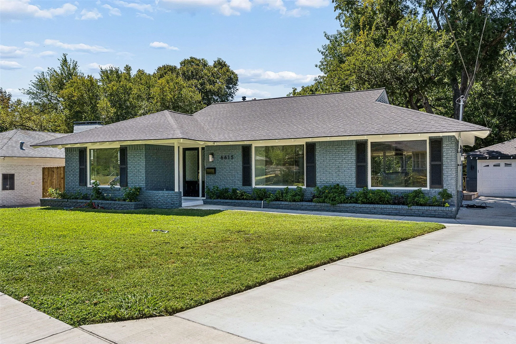 Single Family Residence For Sale in Dallas County , 6615 Ridgemont Drive, Dallas, Texas 75214, 3 Bedroom, 2 Bathroom, 2 Garage spaces, 1,766 Sqft, built in 1956, mls#21384395, Real Estate Agent in Dallas, Homes For Sale in Dallas county, Homes For Sale in Dallas, Realtor in Dallas Texas, Real Estate Brokerage Independent Realty Texas, Luminita Cordes Realtor