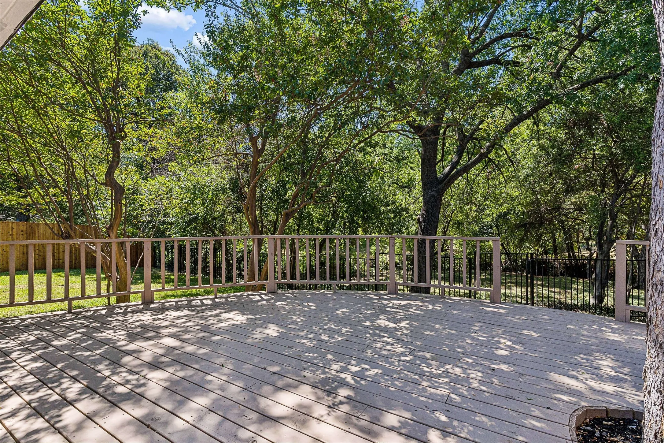 Single Family Residence For Sale in Dallas County , 6615 Ridgemont Drive, Dallas, Texas 75214, 3 Bedroom, 2 Bathroom, 2 Garage spaces, 1,766 Sqft, built in 1956, mls#21384395, Real Estate Agent in Dallas, Homes For Sale in Dallas county, Homes For Sale in Dallas, Realtor in Dallas Texas, Real Estate Brokerage Independent Realty Texas, Luminita Cordes Realtor