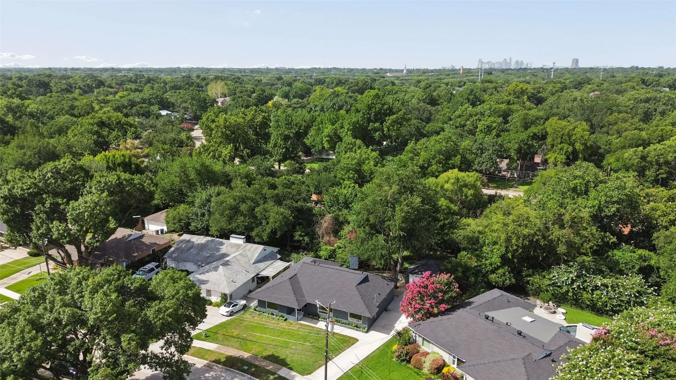 Single Family Residence For Sale in Dallas County , 6615 Ridgemont Drive, Dallas, Texas 75214, 3 Bedroom, 2 Bathroom, 2 Garage spaces, 1,766 Sqft, built in 1956, mls#21384395, Real Estate Agent in Dallas, Homes For Sale in Dallas county, Homes For Sale in Dallas, Realtor in Dallas Texas, Real Estate Brokerage Independent Realty Texas, Luminita Cordes Realtor