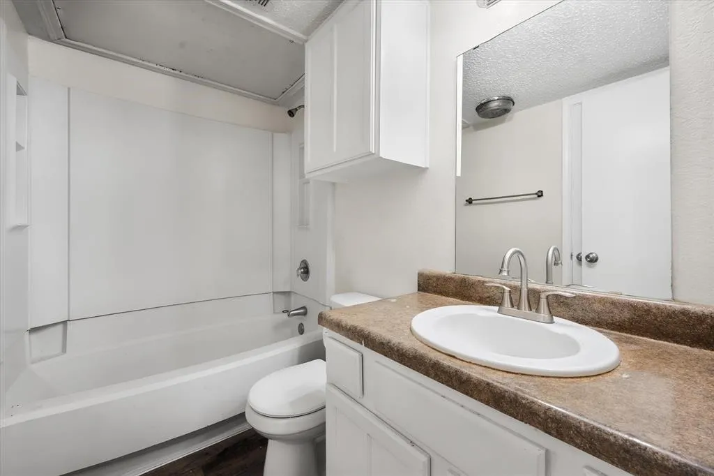 Duplex For Rent in Tarrant County , 708 Woodland Court, Kennedale, Texas 76060, 2 Bedroom, 2 Bathroom, Garage spaces, 971 Sqft, built in 1984, mls#21384594, Real Estate Agent in Kennedale, Homes For Rent in Tarrant county, Homes For Rent in Kennedale, Realtor in Kennedale Texas, Real Estate Brokerage Independent Realty Texas, Luminita Cordes Realtor