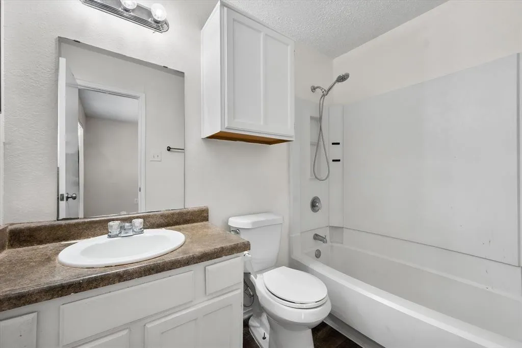 Duplex For Rent in Tarrant County , 708 Woodland Court, Kennedale, Texas 76060, 2 Bedroom, 2 Bathroom, Garage spaces, 971 Sqft, built in 1984, mls#21384594, Real Estate Agent in Kennedale, Homes For Rent in Tarrant county, Homes For Rent in Kennedale, Realtor in Kennedale Texas, Real Estate Brokerage Independent Realty Texas, Luminita Cordes Realtor