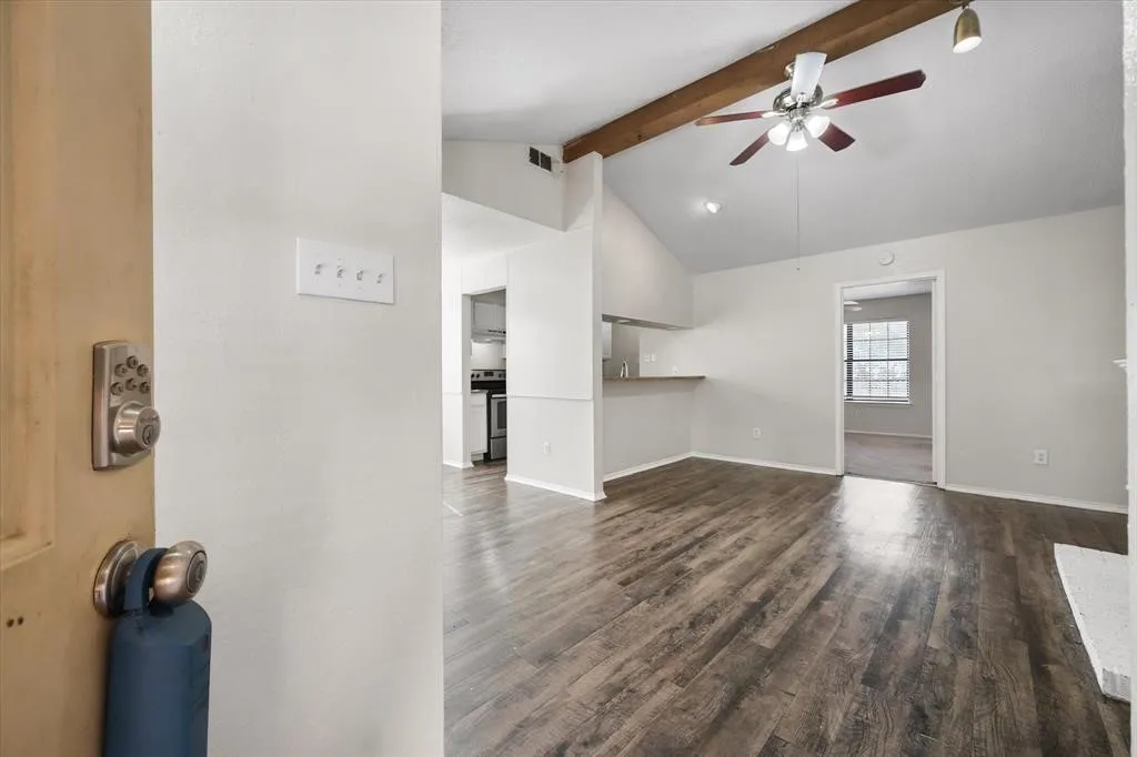 Duplex For Rent in Tarrant County , 708 Woodland Court, Kennedale, Texas 76060, 2 Bedroom, 2 Bathroom, Garage spaces, 971 Sqft, built in 1984, mls#21384594, Real Estate Agent in Kennedale, Homes For Rent in Tarrant county, Homes For Rent in Kennedale, Realtor in Kennedale Texas, Real Estate Brokerage Independent Realty Texas, Luminita Cordes Realtor