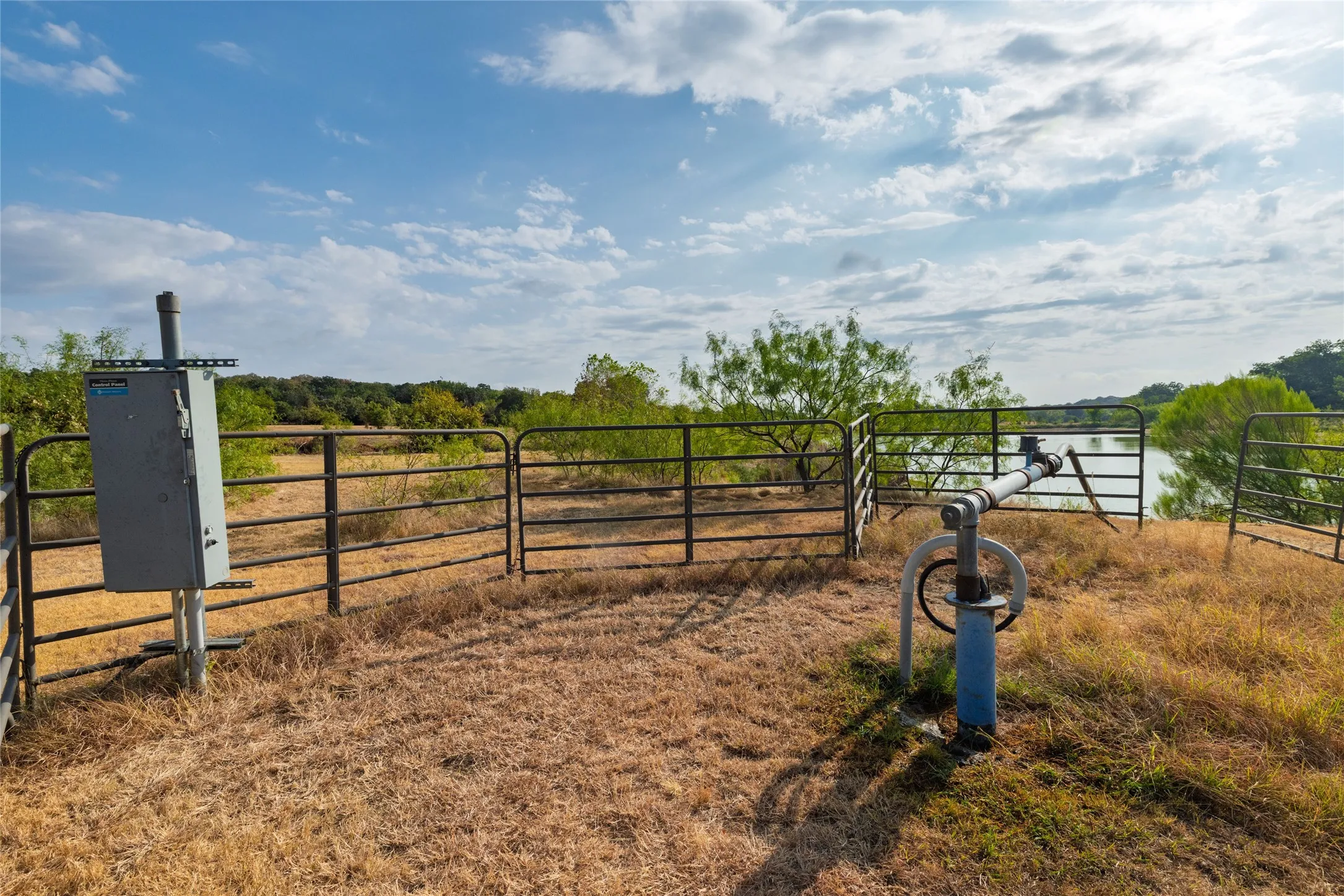 Single Family Residence For Sale in Denton County , 500 Kay Street, Argyle, Texas 76226, 3 Bedroom, 2 Bathroom, Garage spaces, 2,500 Sqft, built in 1917, mls#21379792, Real Estate Agent in Argyle, Homes For Sale in Denton county, Homes For Sale in Argyle, Realtor in Argyle Texas, Real Estate Brokerage Independent Realty Texas, Luminita Cordes Realtor