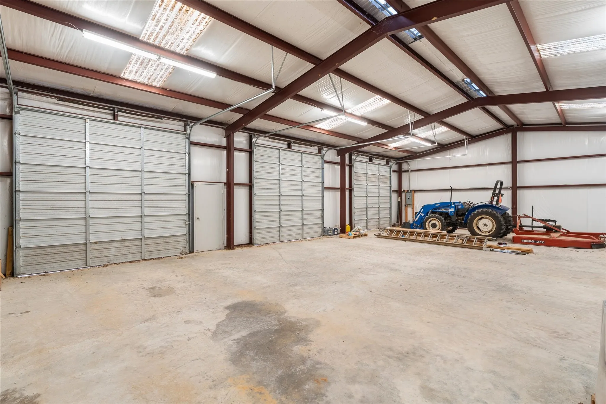 Farm For Sale in Morris County , 355 CR 3301, Omaha, Texas 75571, 3 Bedroom, 2 Bathroom, 3 Garage spaces, 2,400 Sqft, built in 2021, mls#21384507, Real Estate Agent in Omaha, Homes For Sale in Morris county, Homes For Sale in Omaha, Realtor in Omaha Texas, Real Estate Brokerage Independent Realty Texas, Luminita Cordes Realtor