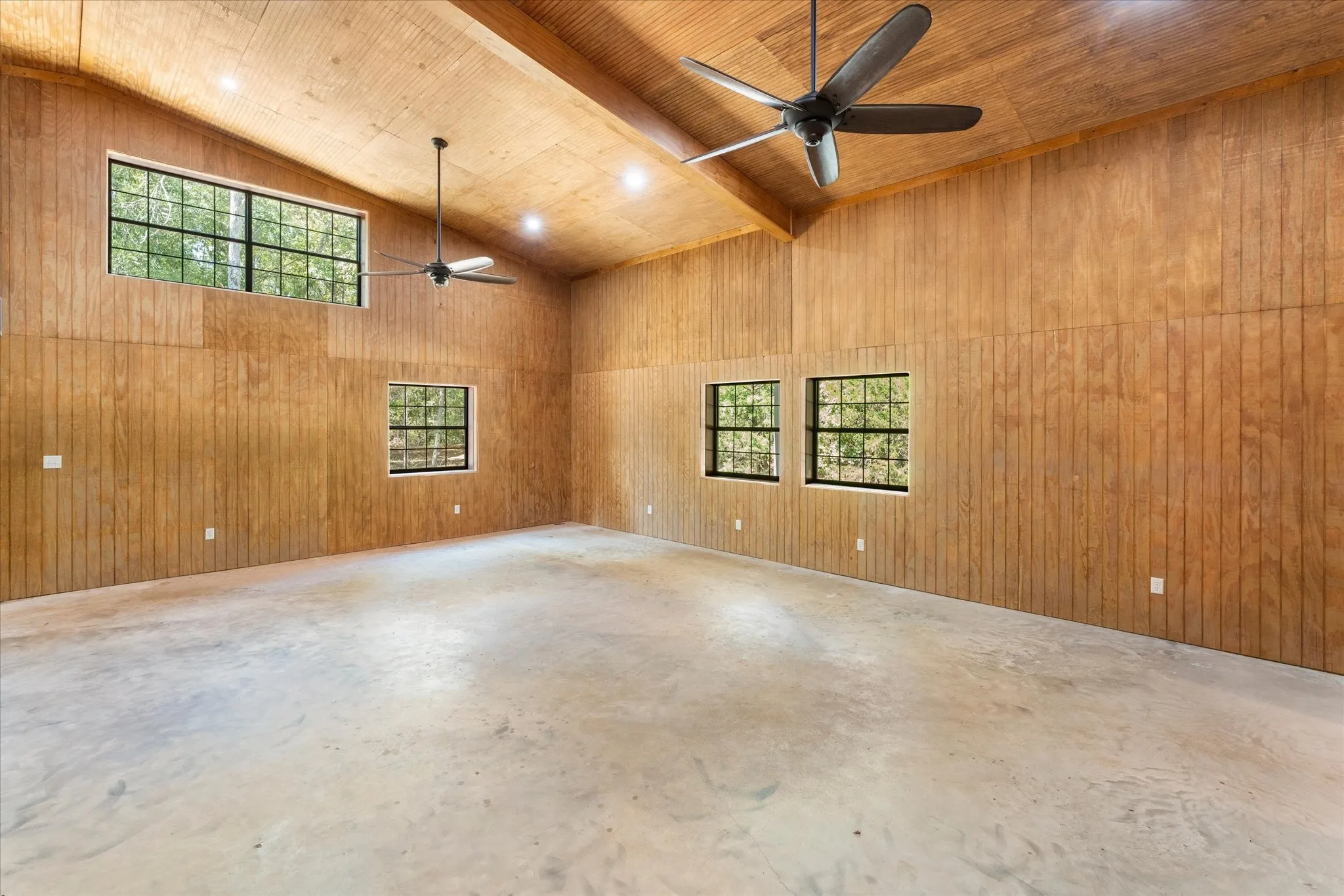 Farm For Sale in Morris County , 355 CR 3301, Omaha, Texas 75571, 3 Bedroom, 2 Bathroom, 3 Garage spaces, 2,400 Sqft, built in 2021, mls#21384507, Real Estate Agent in Omaha, Homes For Sale in Morris county, Homes For Sale in Omaha, Realtor in Omaha Texas, Real Estate Brokerage Independent Realty Texas, Luminita Cordes Realtor