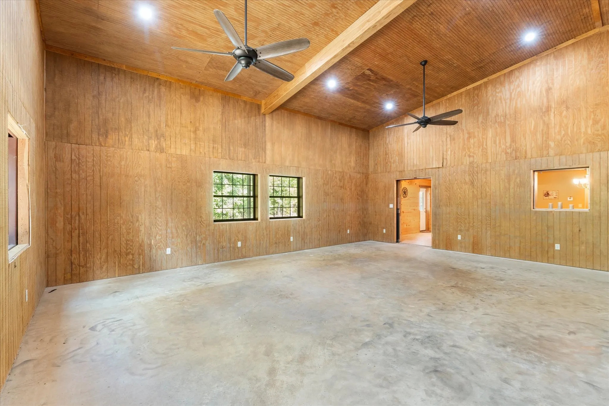 Farm For Sale in Morris County , 355 CR 3301, Omaha, Texas 75571, 3 Bedroom, 2 Bathroom, 3 Garage spaces, 2,400 Sqft, built in 2021, mls#21384507, Real Estate Agent in Omaha, Homes For Sale in Morris county, Homes For Sale in Omaha, Realtor in Omaha Texas, Real Estate Brokerage Independent Realty Texas, Luminita Cordes Realtor