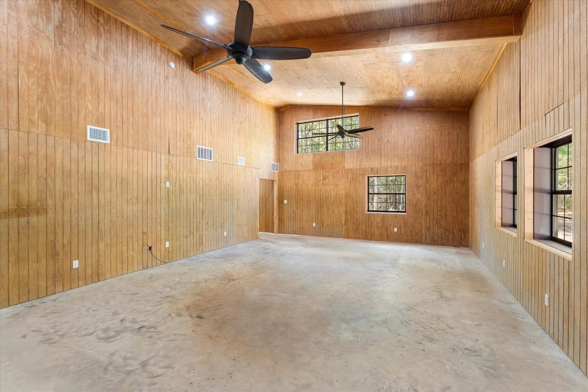 Farm For Sale in Morris County , 355 CR 3301, Omaha, Texas 75571, 3 Bedroom, 2 Bathroom, 3 Garage spaces, 2,400 Sqft, built in 2021, mls#21384507, Real Estate Agent in Omaha, Homes For Sale in Morris county, Homes For Sale in Omaha, Realtor in Omaha Texas, Real Estate Brokerage Independent Realty Texas, Luminita Cordes Realtor