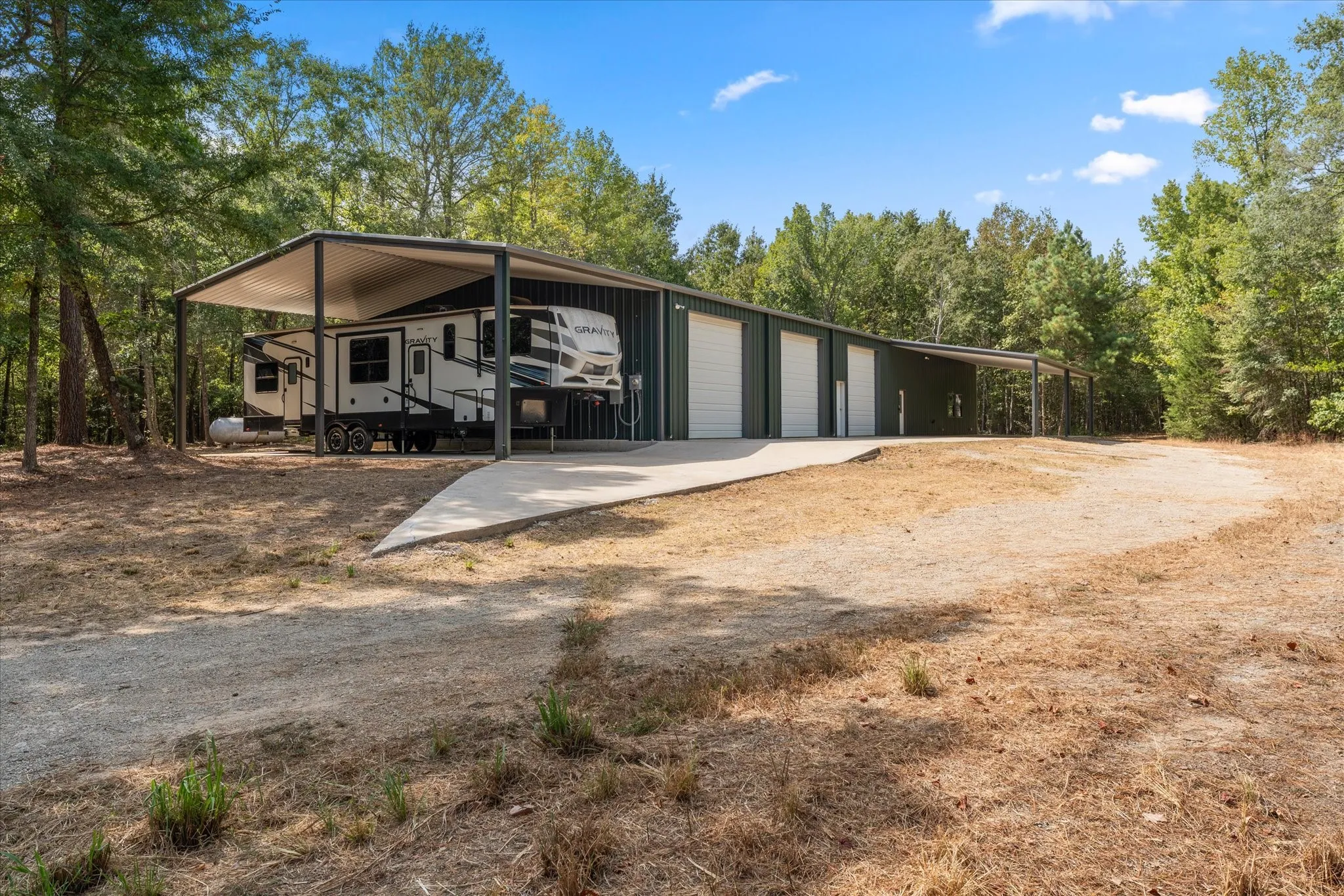 Farm For Sale in Morris County , 355 CR 3301, Omaha, Texas 75571, 3 Bedroom, 2 Bathroom, 3 Garage spaces, 2,400 Sqft, built in 2021, mls#21384507, Real Estate Agent in Omaha, Homes For Sale in Morris county, Homes For Sale in Omaha, Realtor in Omaha Texas, Real Estate Brokerage Independent Realty Texas, Luminita Cordes Realtor