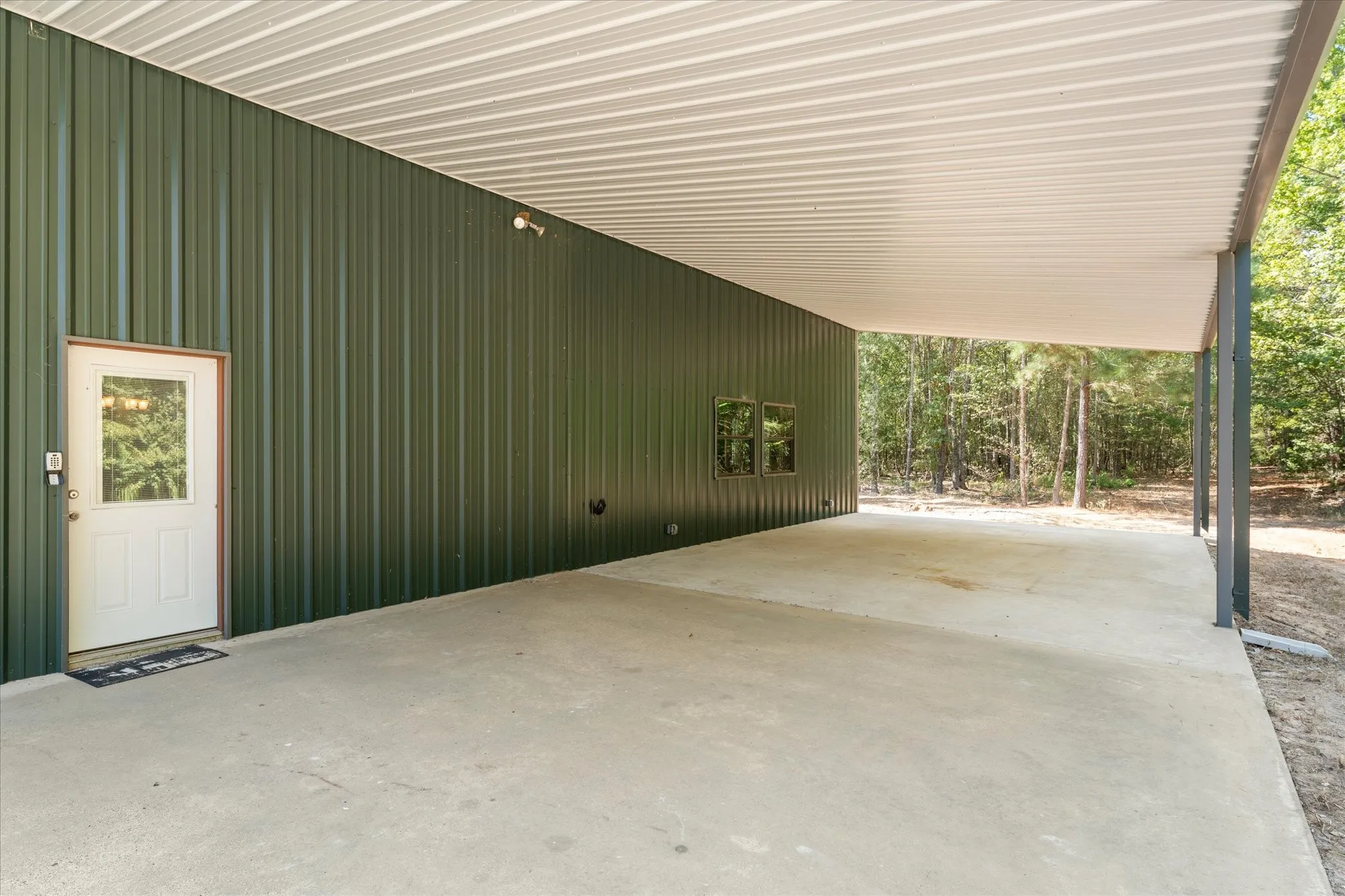 Farm For Sale in Morris County , 355 CR 3301, Omaha, Texas 75571, 3 Bedroom, 2 Bathroom, 3 Garage spaces, 2,400 Sqft, built in 2021, mls#21384507, Real Estate Agent in Omaha, Homes For Sale in Morris county, Homes For Sale in Omaha, Realtor in Omaha Texas, Real Estate Brokerage Independent Realty Texas, Luminita Cordes Realtor