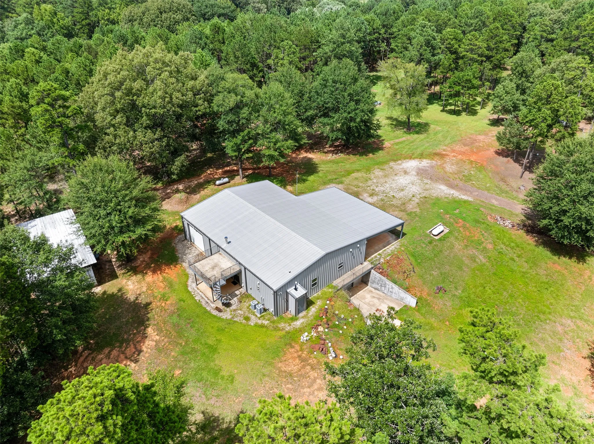 Farm For Sale in Smith County , 17379 County Road 318, Tyler, Texas 75706, 3 Bedroom, 2 Bathroom, 4 Garage spaces, 3,690 Sqft, built in 2016, mls#21384611, Real Estate Agent in Tyler, Homes For Sale in Smith county, Homes For Sale in Tyler, Realtor in Tyler Texas, Real Estate Brokerage Independent Realty Texas, Luminita Cordes Realtor
