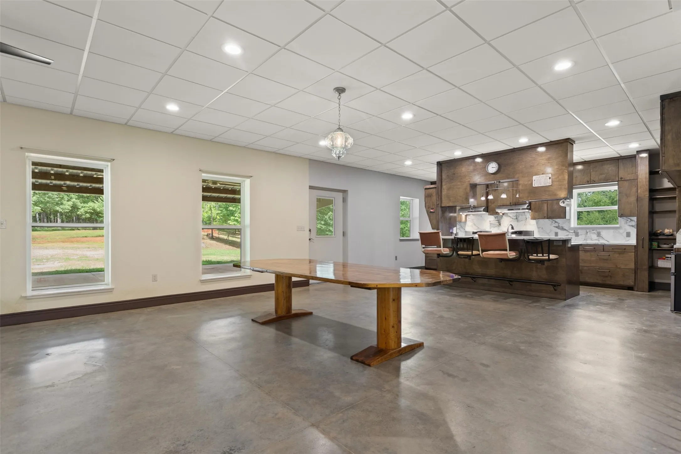Farm For Sale in Smith County , 17379 County Road 318, Tyler, Texas 75706, 3 Bedroom, 2 Bathroom, 4 Garage spaces, 3,690 Sqft, built in 2016, mls#21384611, Real Estate Agent in Tyler, Homes For Sale in Smith county, Homes For Sale in Tyler, Realtor in Tyler Texas, Real Estate Brokerage Independent Realty Texas, Luminita Cordes Realtor
